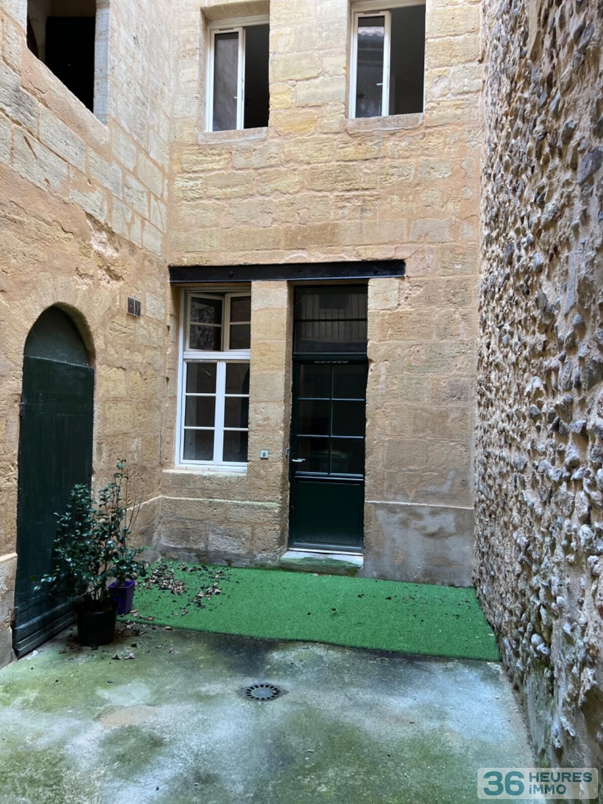 IMMEUBLE 5 APPARTEMENTS + 1 GARAGE+ CAVES 