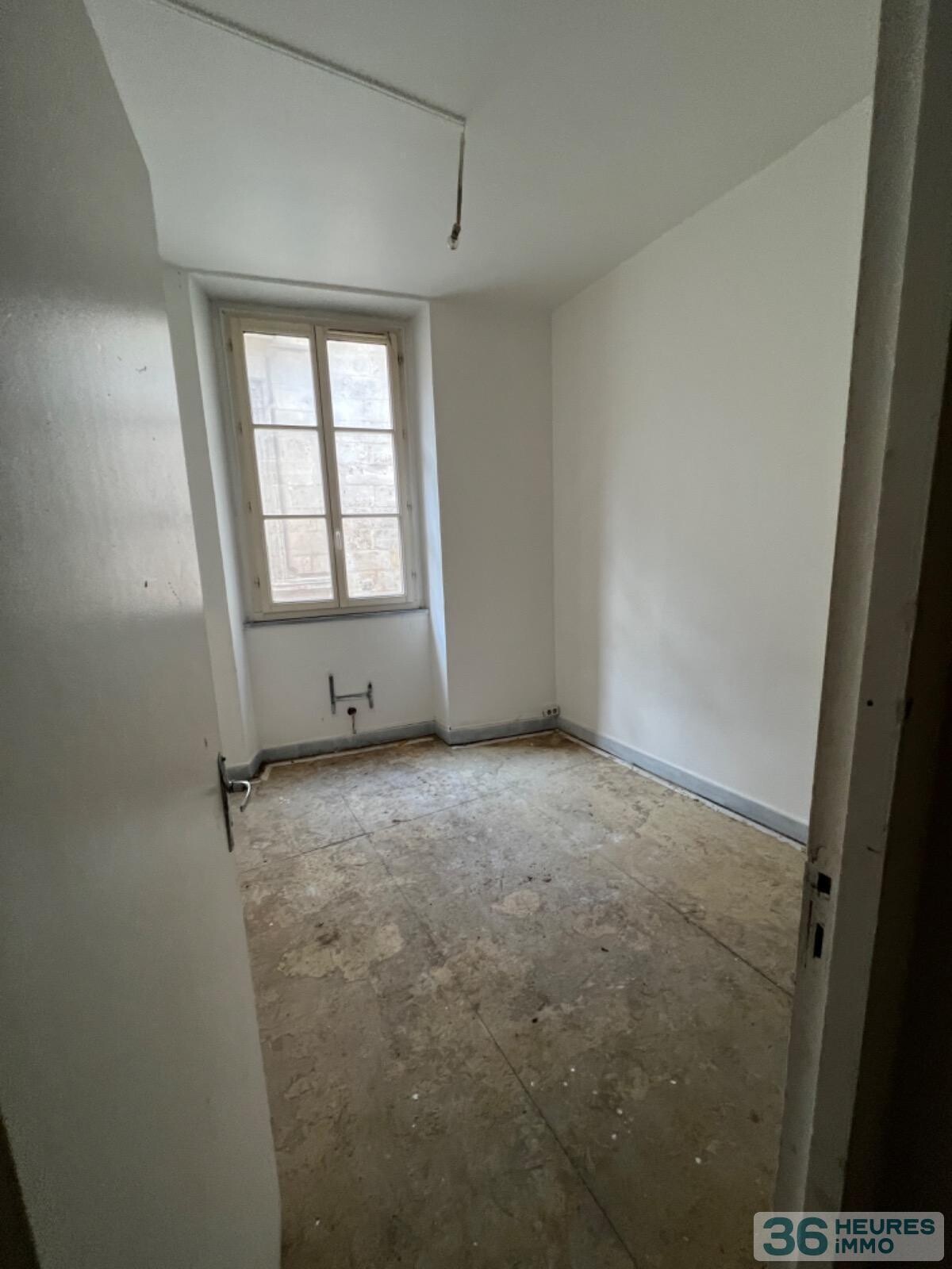 IMMEUBLE 5 APPARTEMENTS + 1 GARAGE+ CAVES 