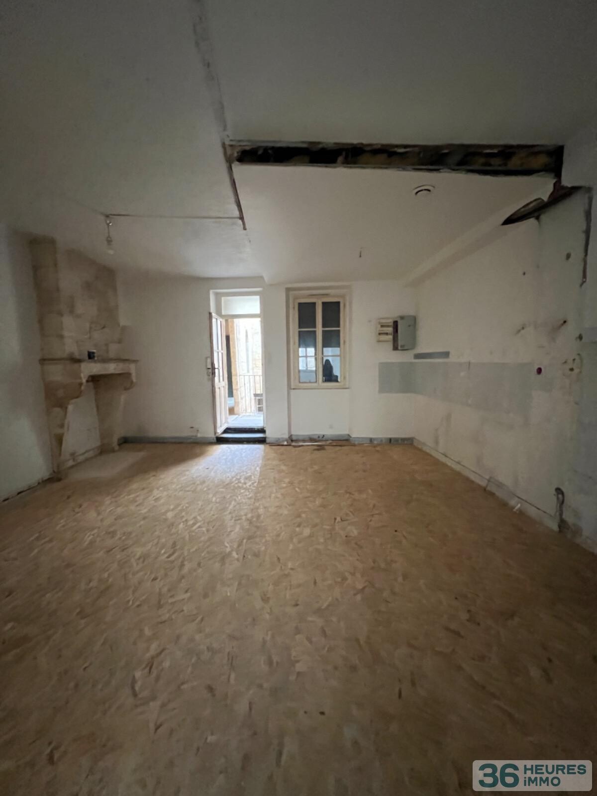 IMMEUBLE 5 APPARTEMENTS + 1 GARAGE+ CAVES 