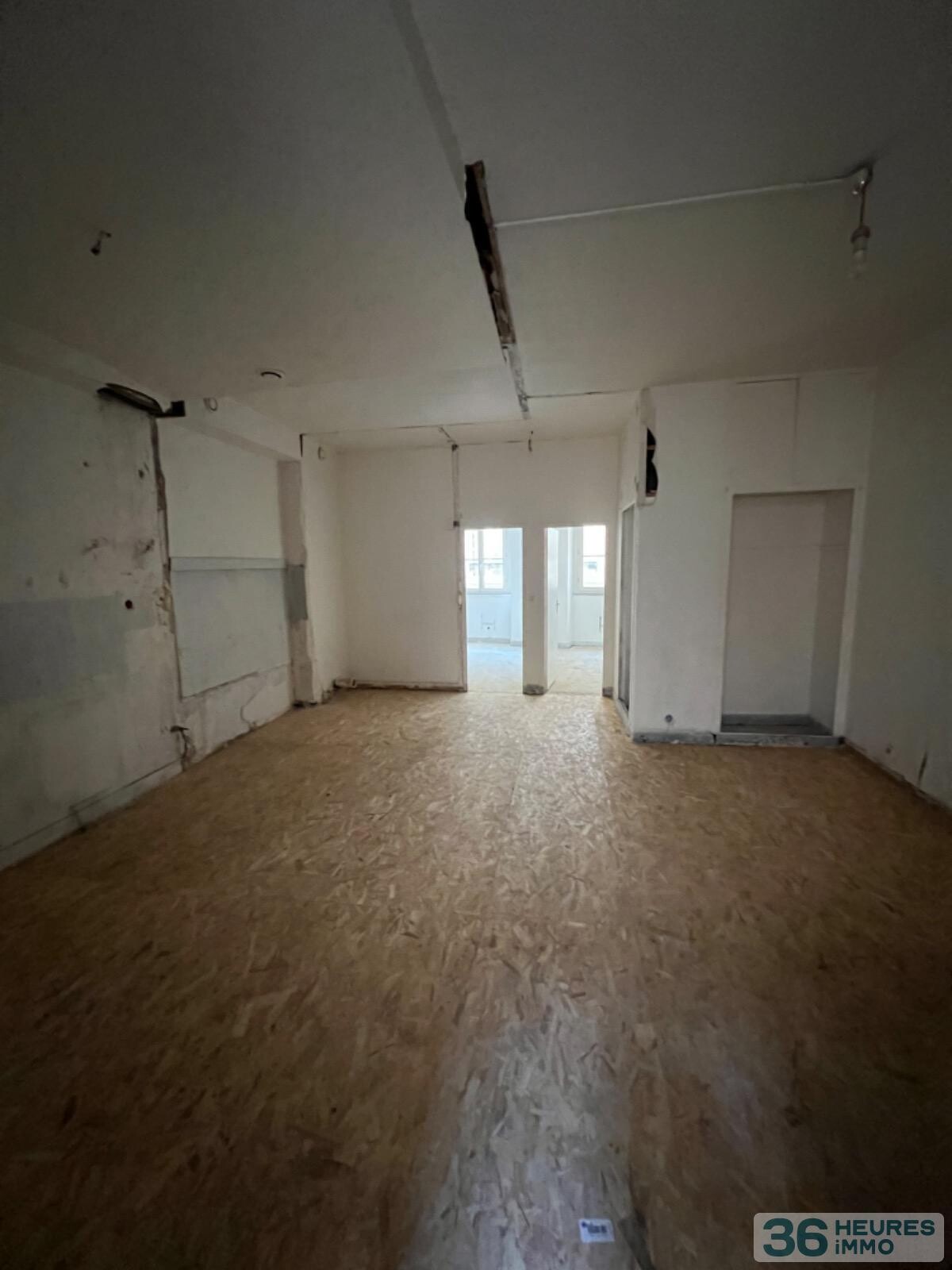 IMMEUBLE 5 APPARTEMENTS + 1 GARAGE+ CAVES 