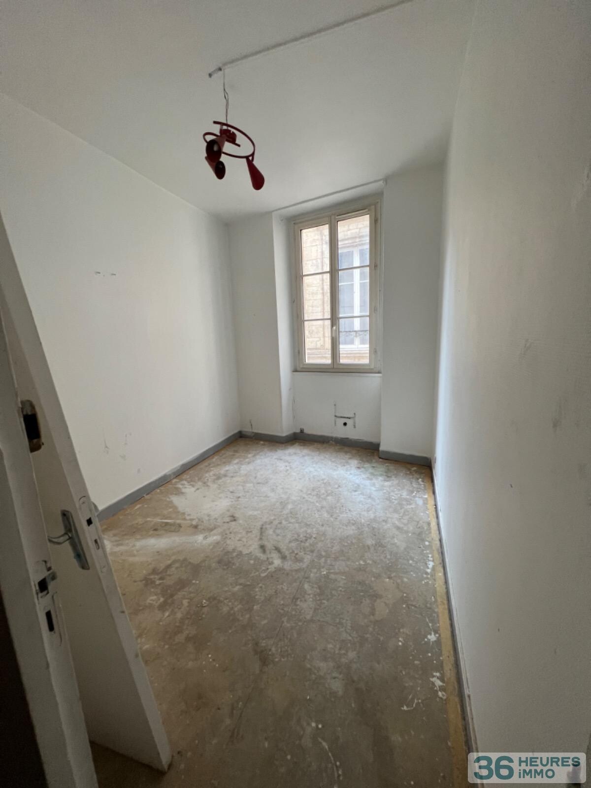 IMMEUBLE 5 APPARTEMENTS + 1 GARAGE+ CAVES 