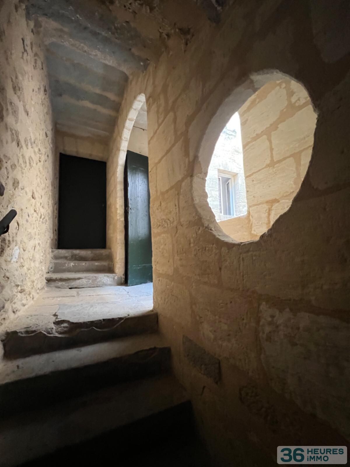 IMMEUBLE 5 APPARTEMENTS + 1 GARAGE+ CAVES 