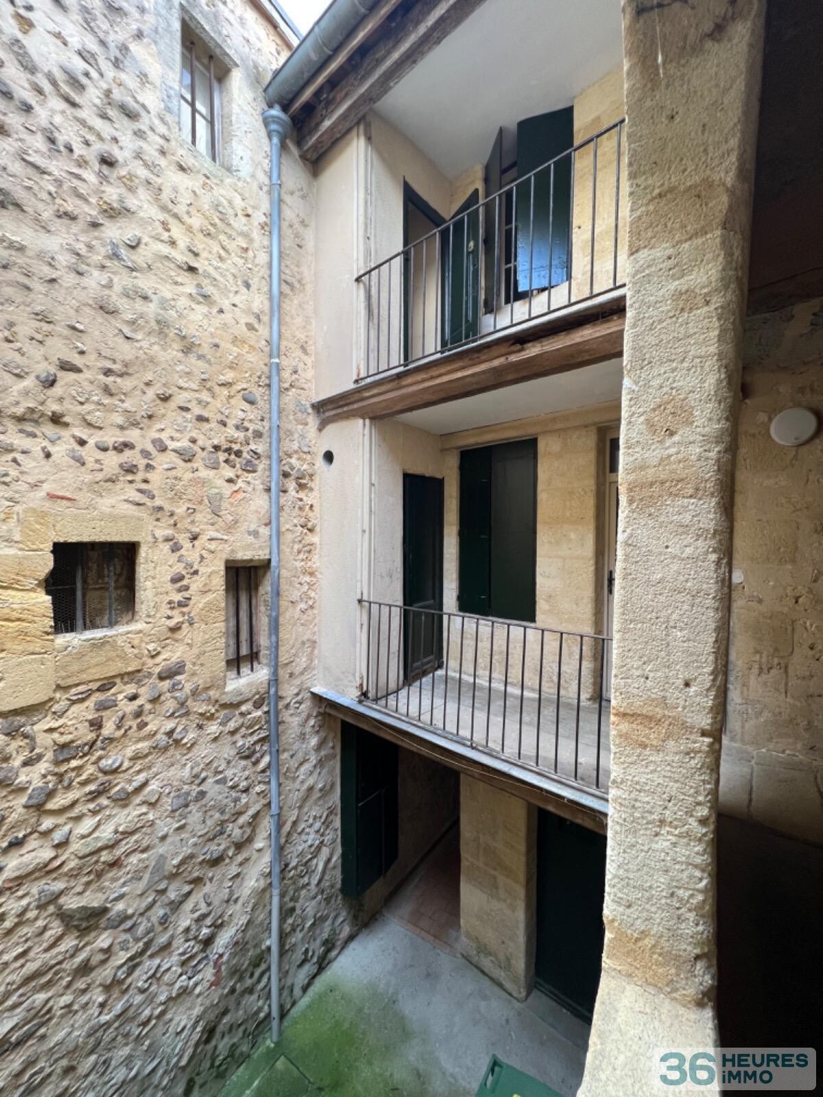 IMMEUBLE 5 APPARTEMENTS + 1 GARAGE+ CAVES 