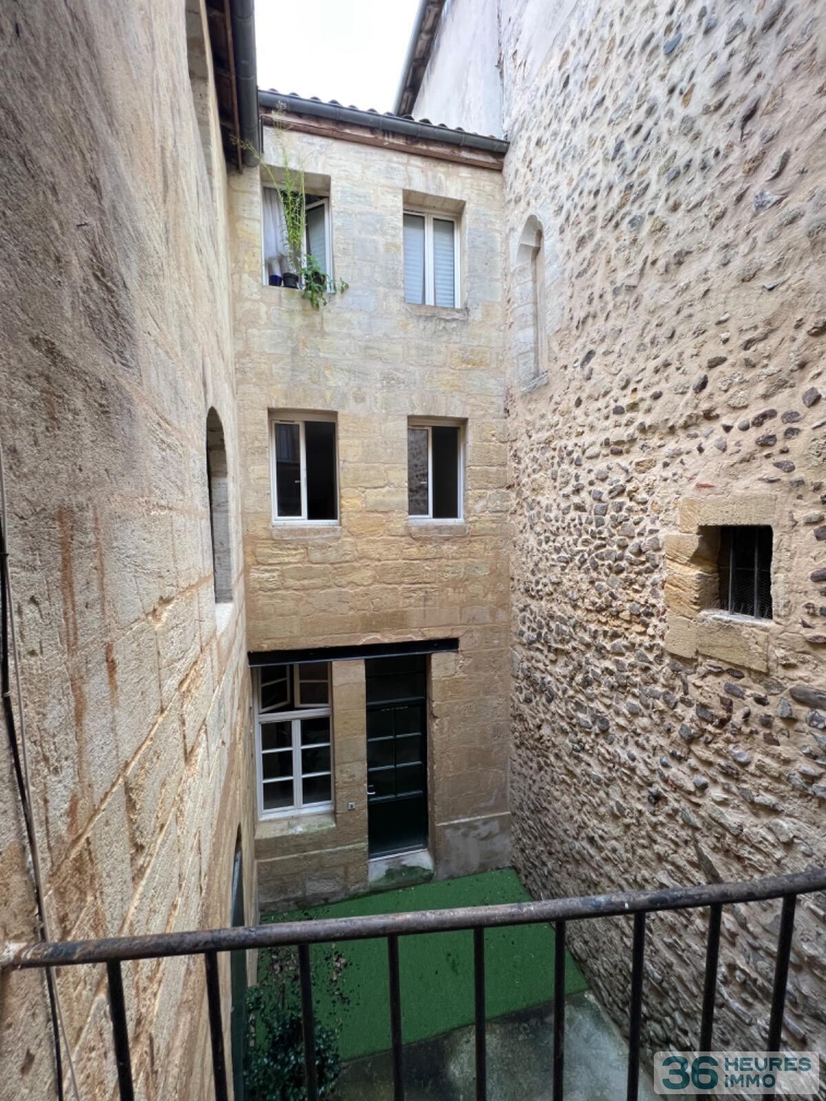 IMMEUBLE 5 APPARTEMENTS + 1 GARAGE+ CAVES 