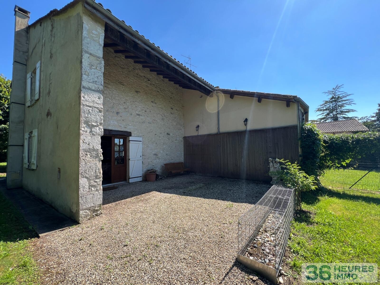 MAISON EN PIERRES