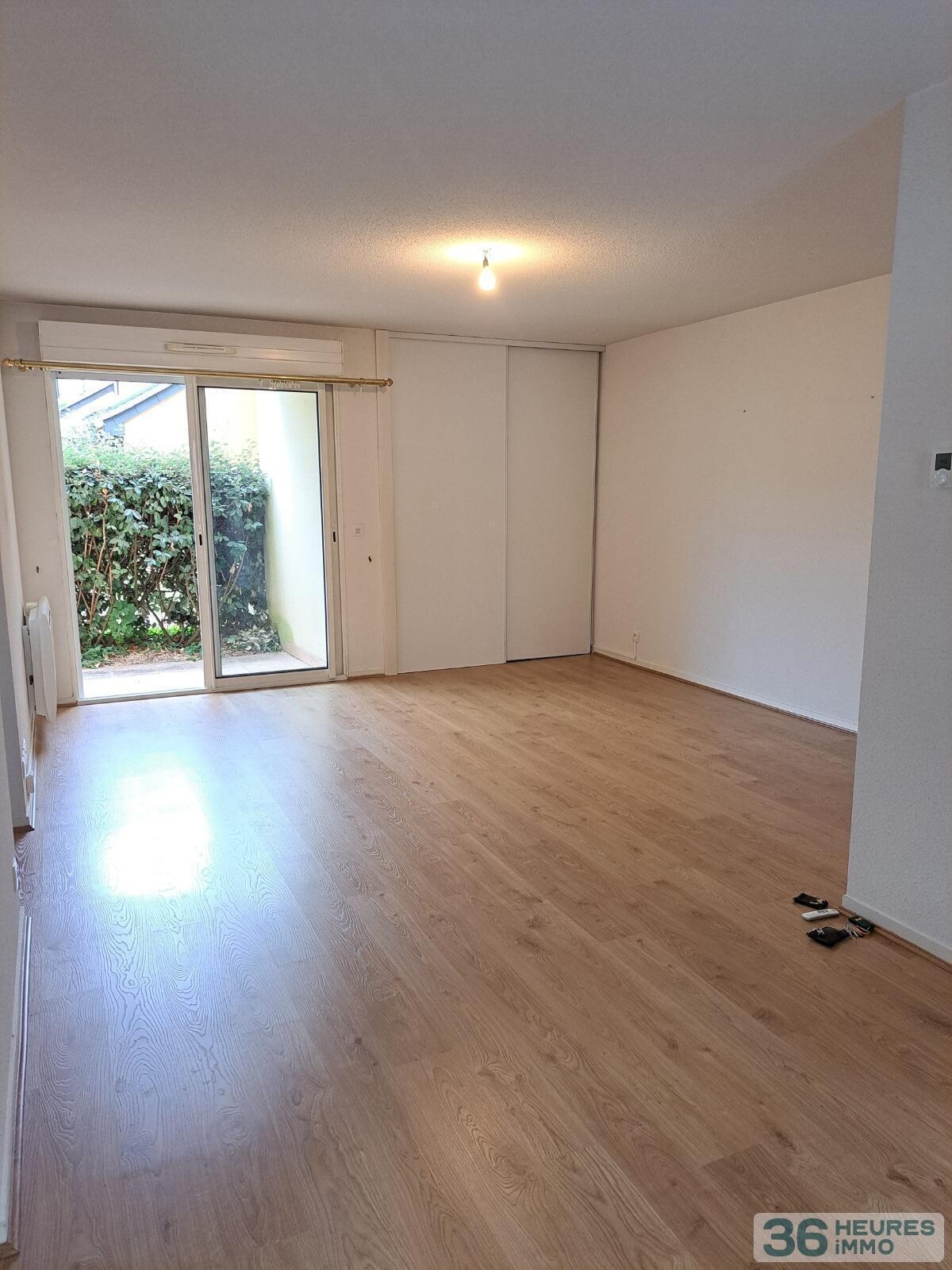 APPARTEMENT 2 CHAMBRES AVEC TERRASSE ET PARKING 