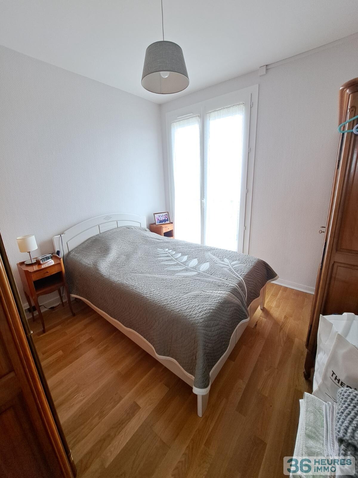 CHASSE ROYALE - T2 REFAIT A NEUF AVEC BALCON ET PARKING 