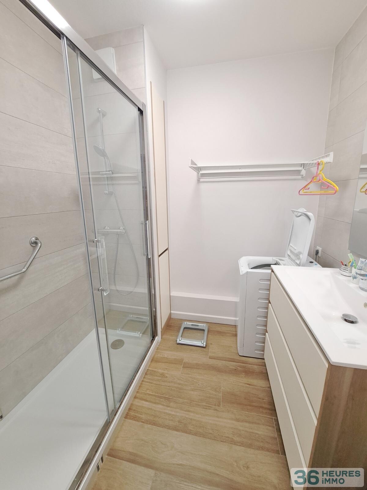 CHASSE ROYALE - T2 REFAIT A NEUF AVEC BALCON ET PARKING 