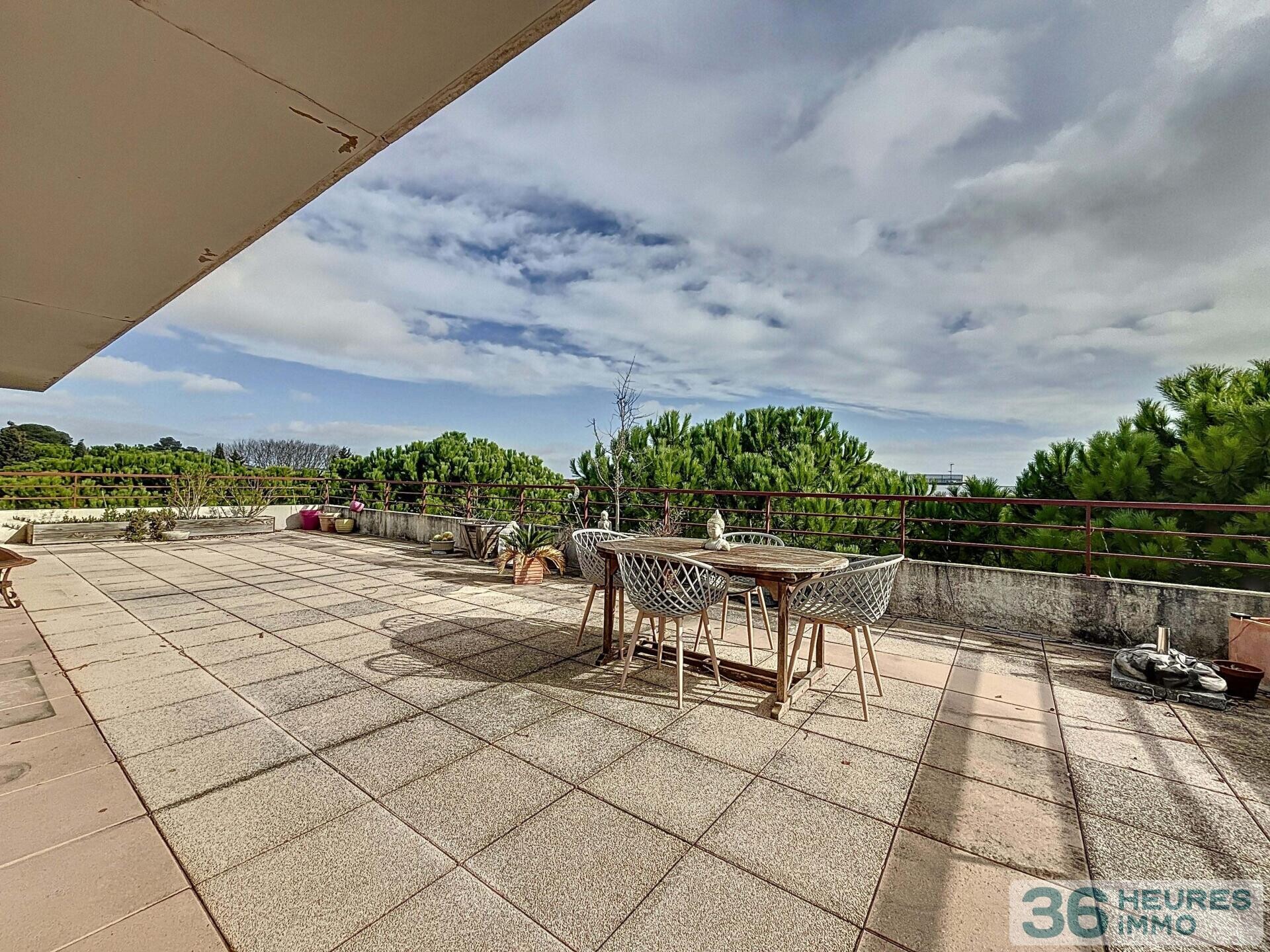 Dernier étage résidence 2002 F4 de 107 m² avec terrasse de 109 m², deux garage et parking