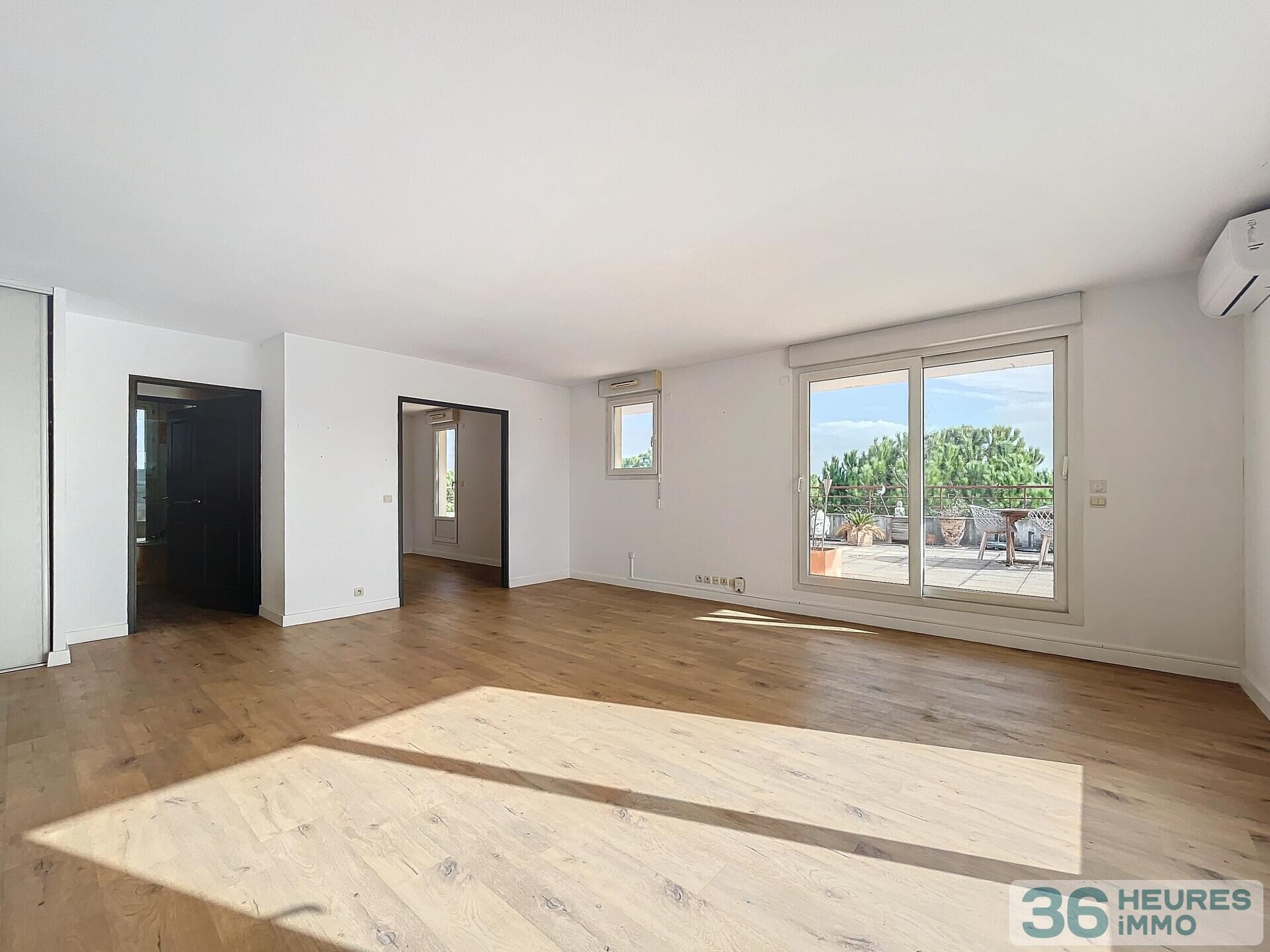 Dernier étage résidence 2002 F4 de 107 m² avec terrasse de 109 m², deux garage et parking