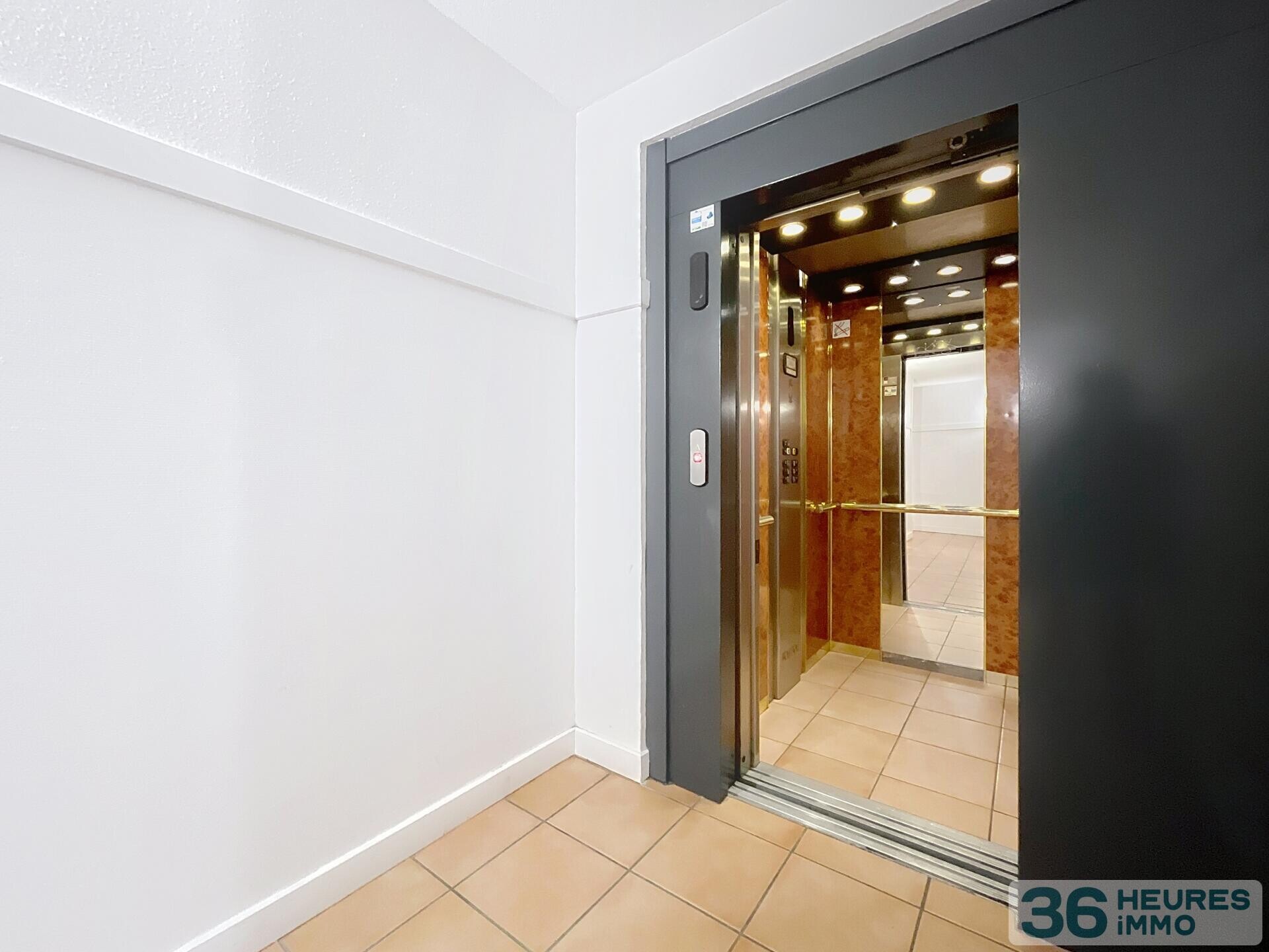 Dernier étage résidence 2002 F4 de 107 m² avec terrasse de 109 m², deux garage et parking