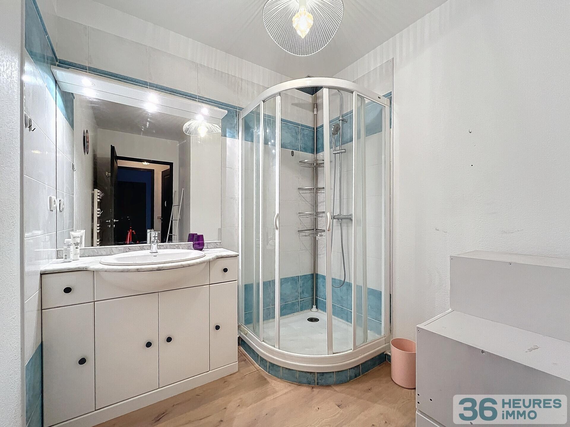 Dernier étage résidence 2002 F4 de 107 m² avec terrasse de 109 m², deux garage et parking