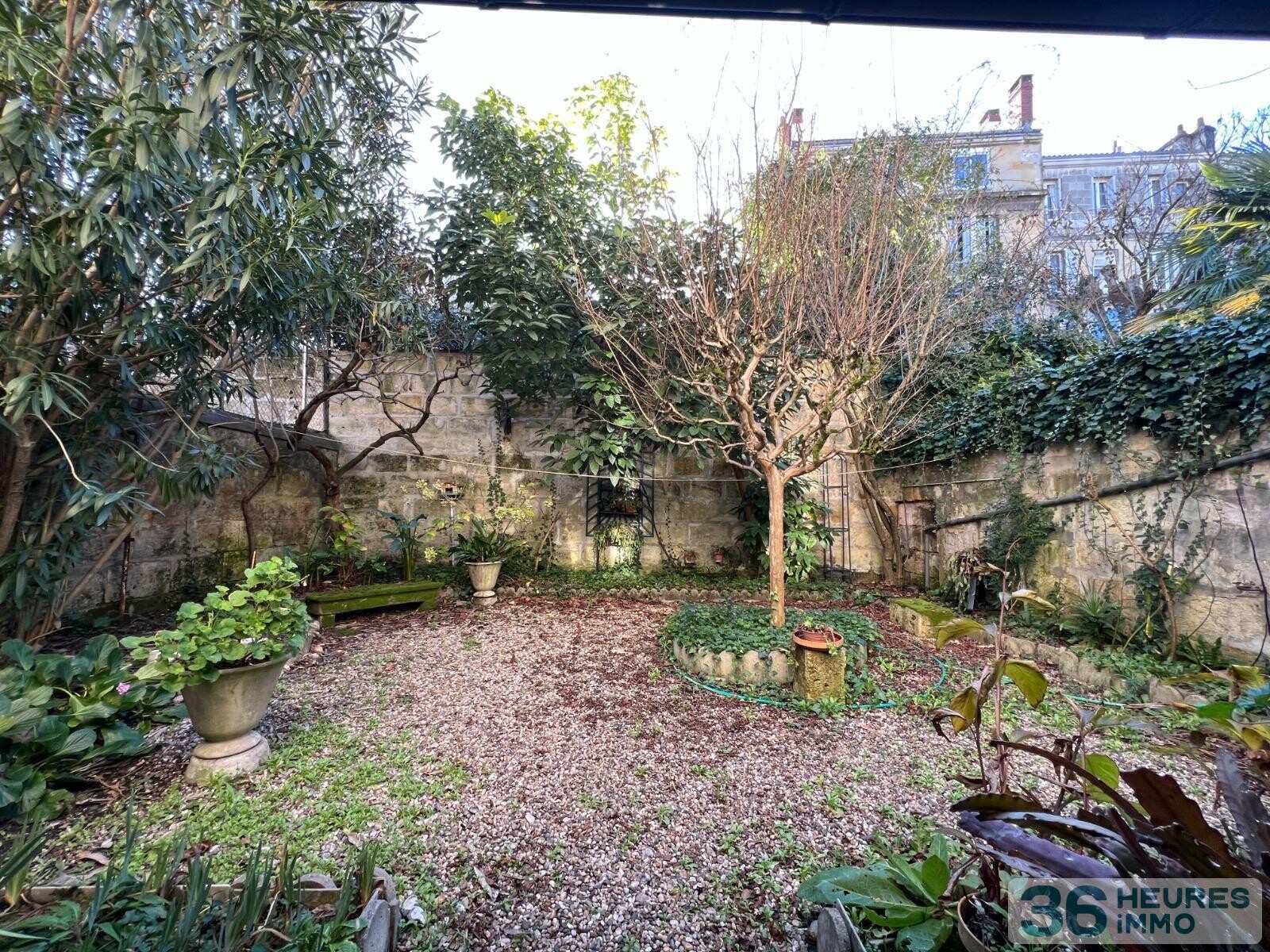 MAISON AVEC JARDIN ET GARAGE