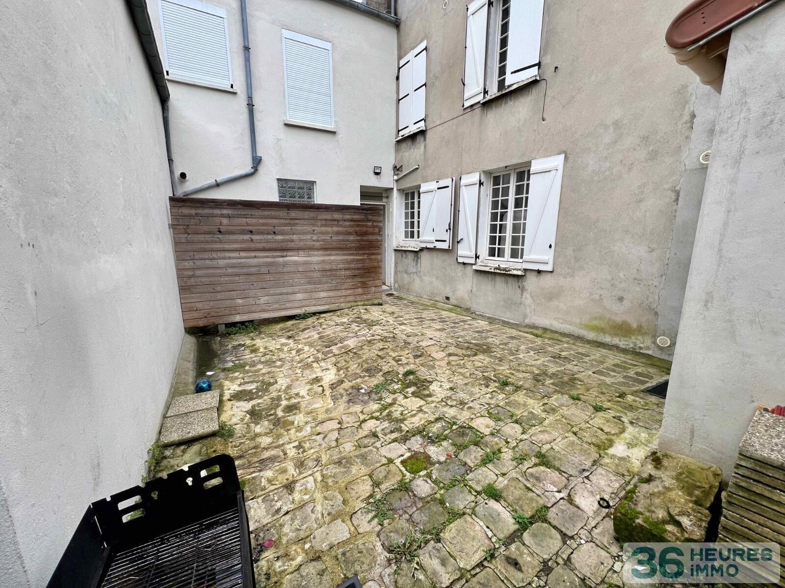 Appartement atypique de 5 pièces avec cour intérieur et terrasse