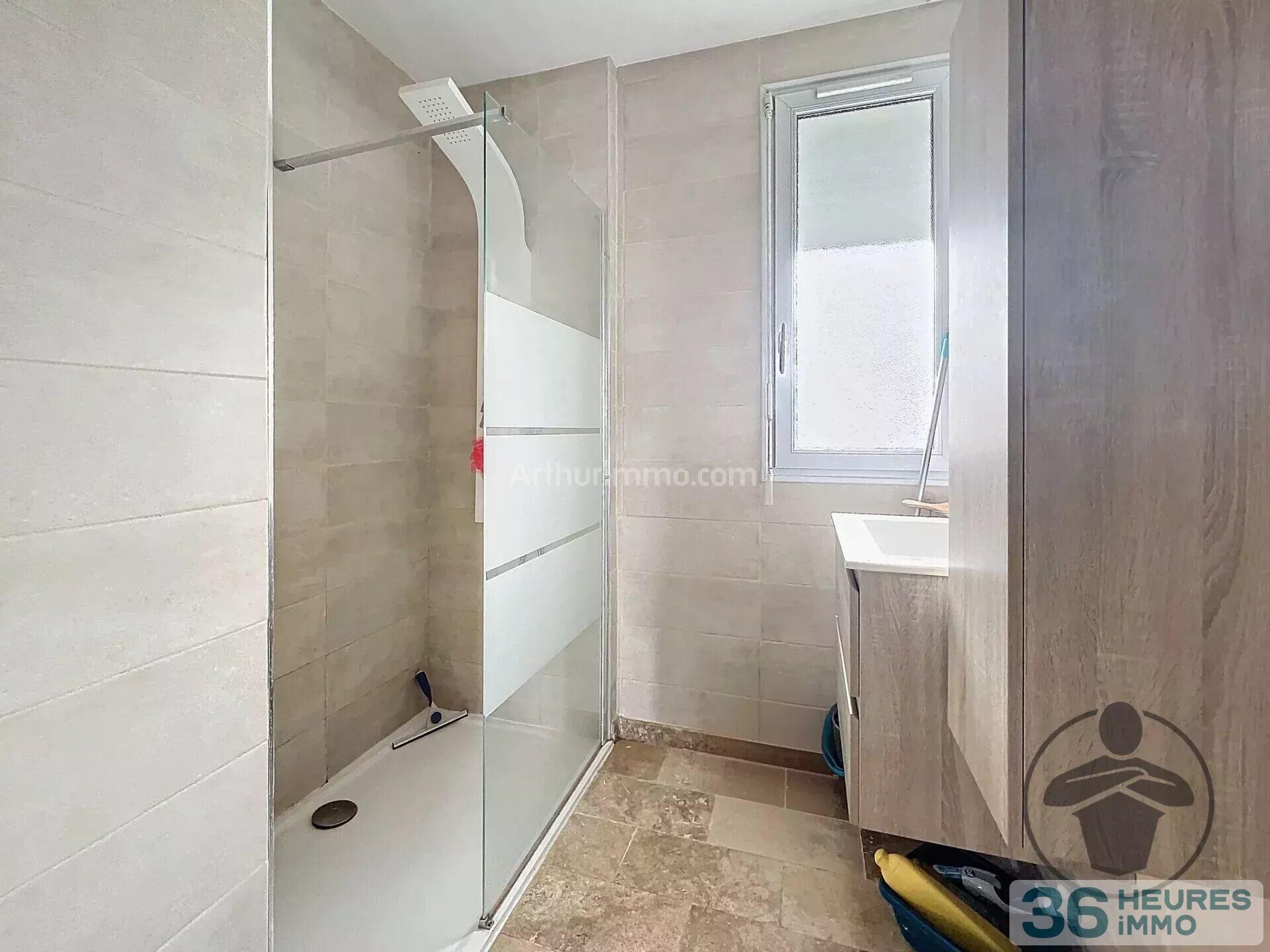 MAISON EN CENTRE-VILLE AVEC SOUS-SOL ET DÉPENDANCE