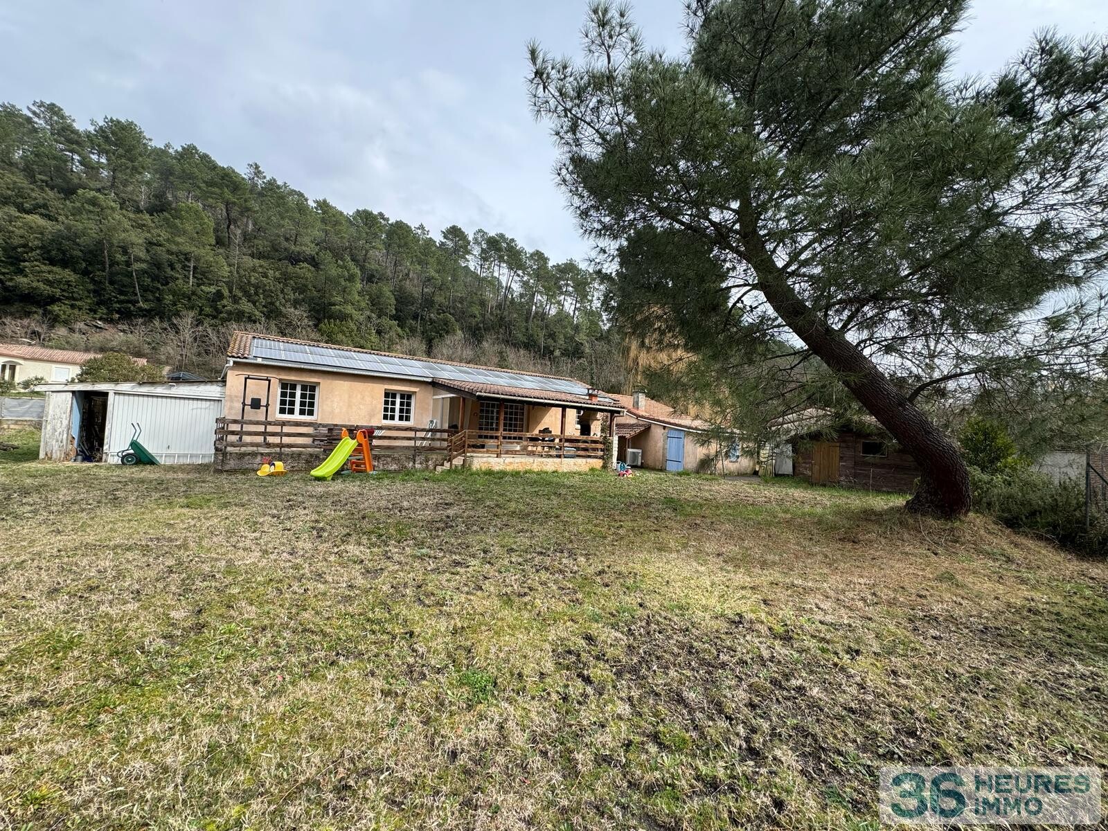 Maison de plain-pied avec beau terrain attenant 