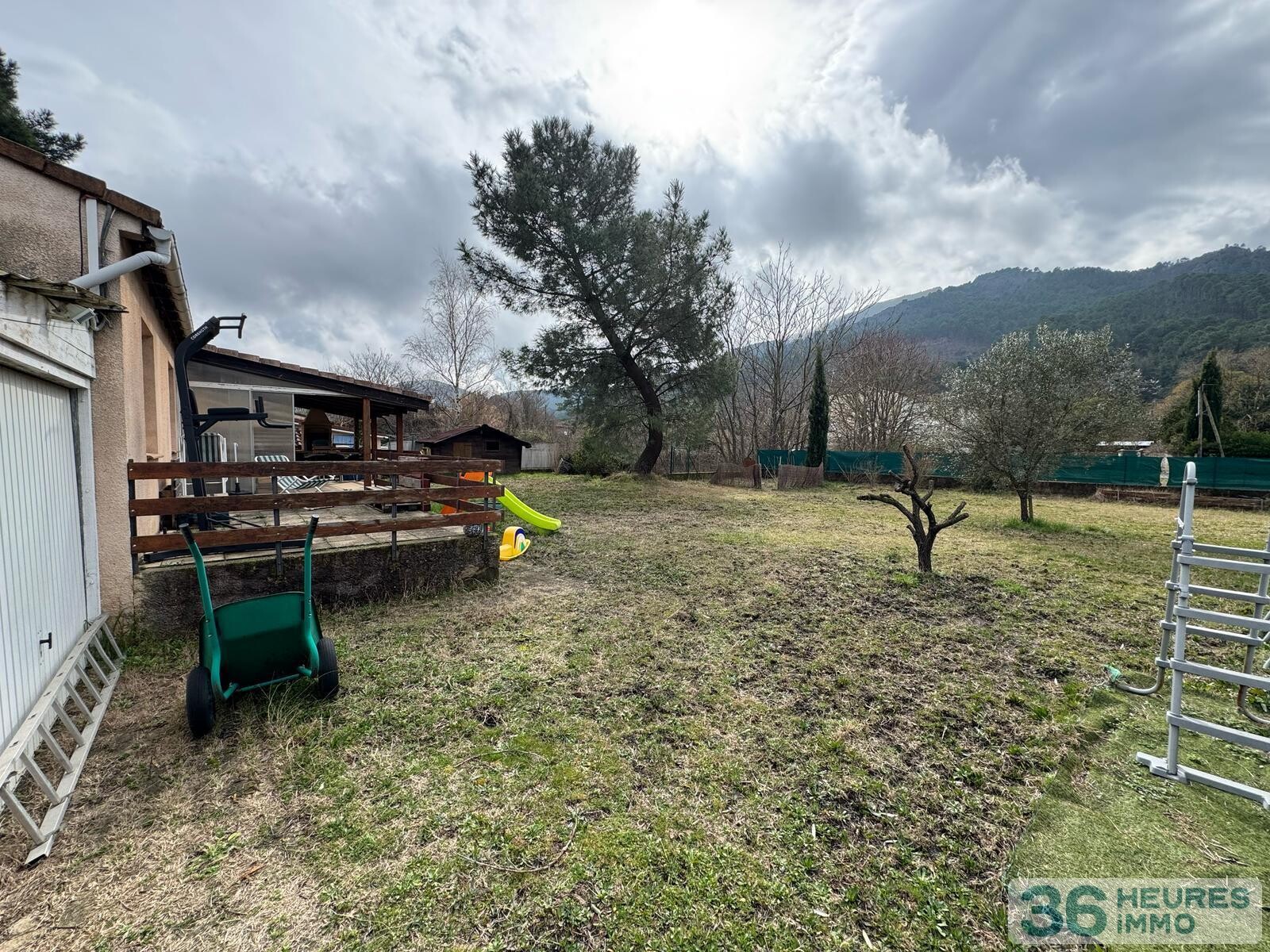 Maison de plain-pied avec beau terrain attenant 