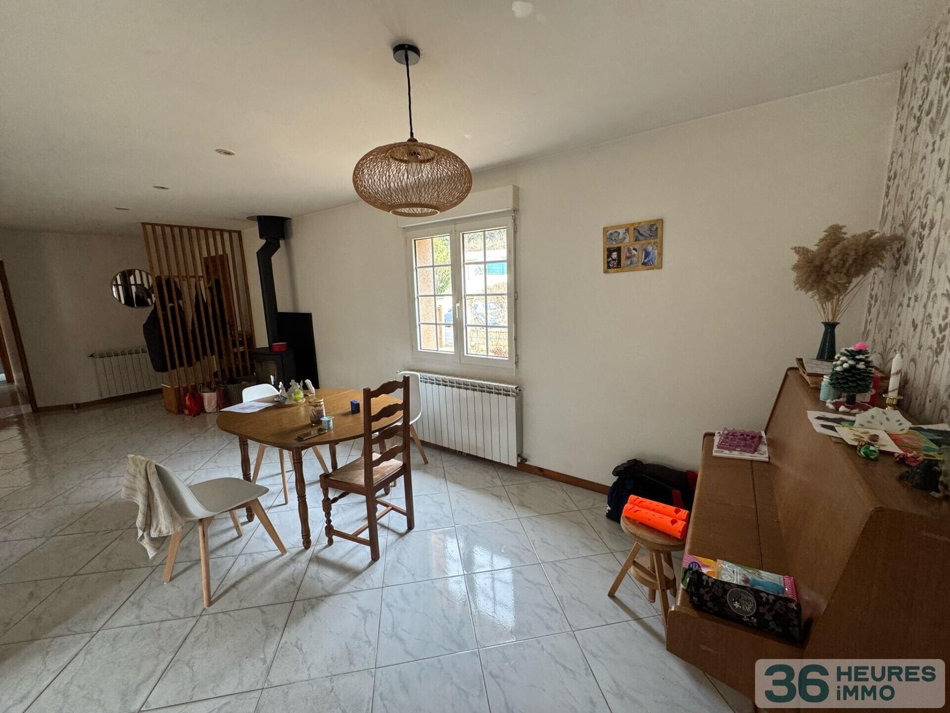 Maison de plain-pied avec beau terrain attenant 