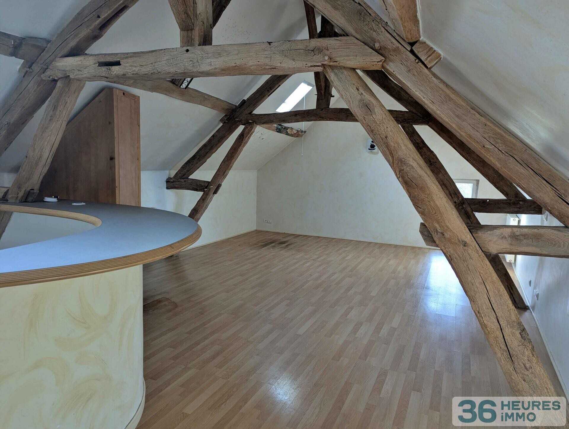 Immeuble en monopropriété comprenant 5 logements à rénover avec jardin à COULANGES LA VINEUSE