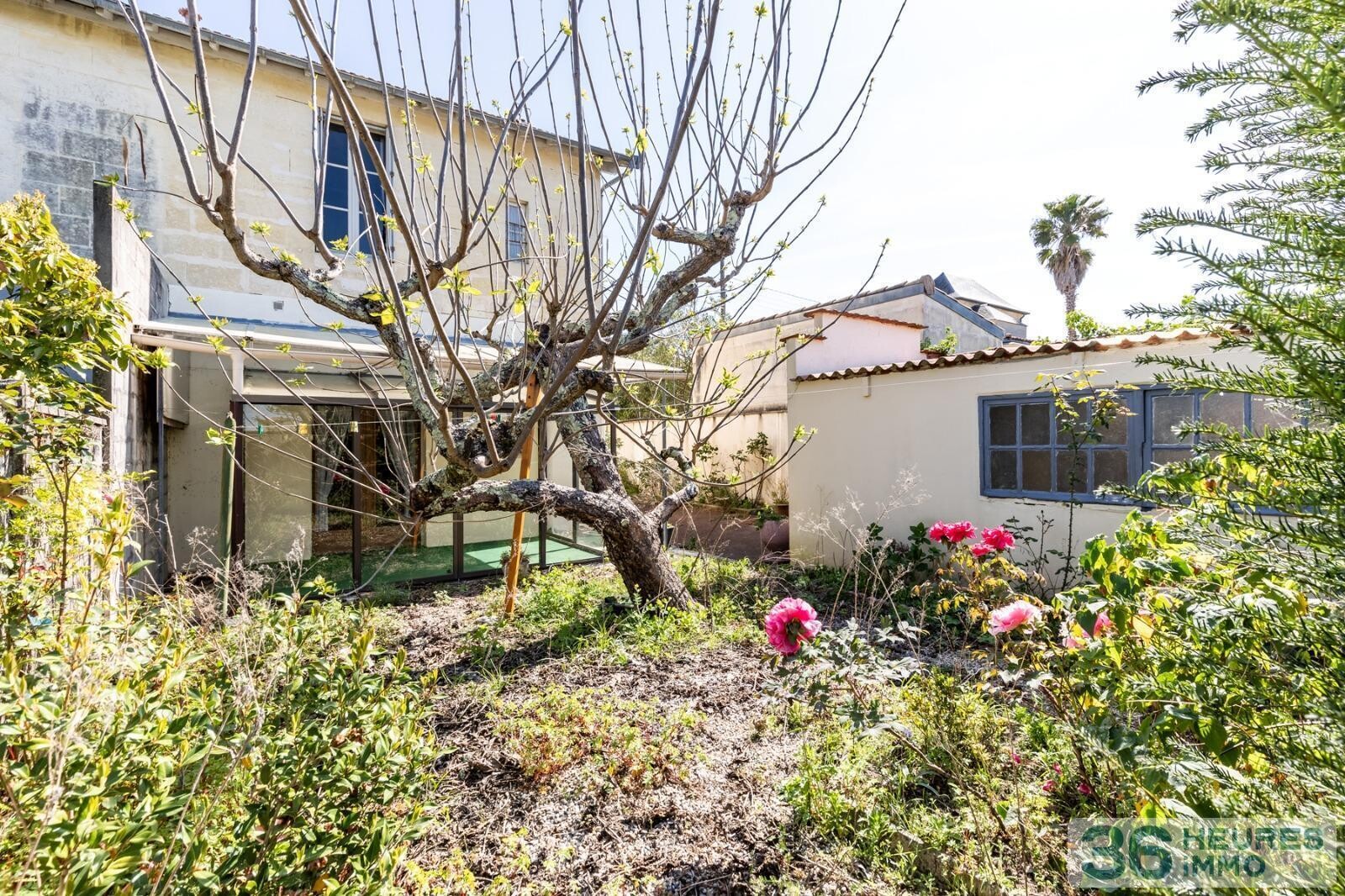 Maison pierre avec garage et jardin 