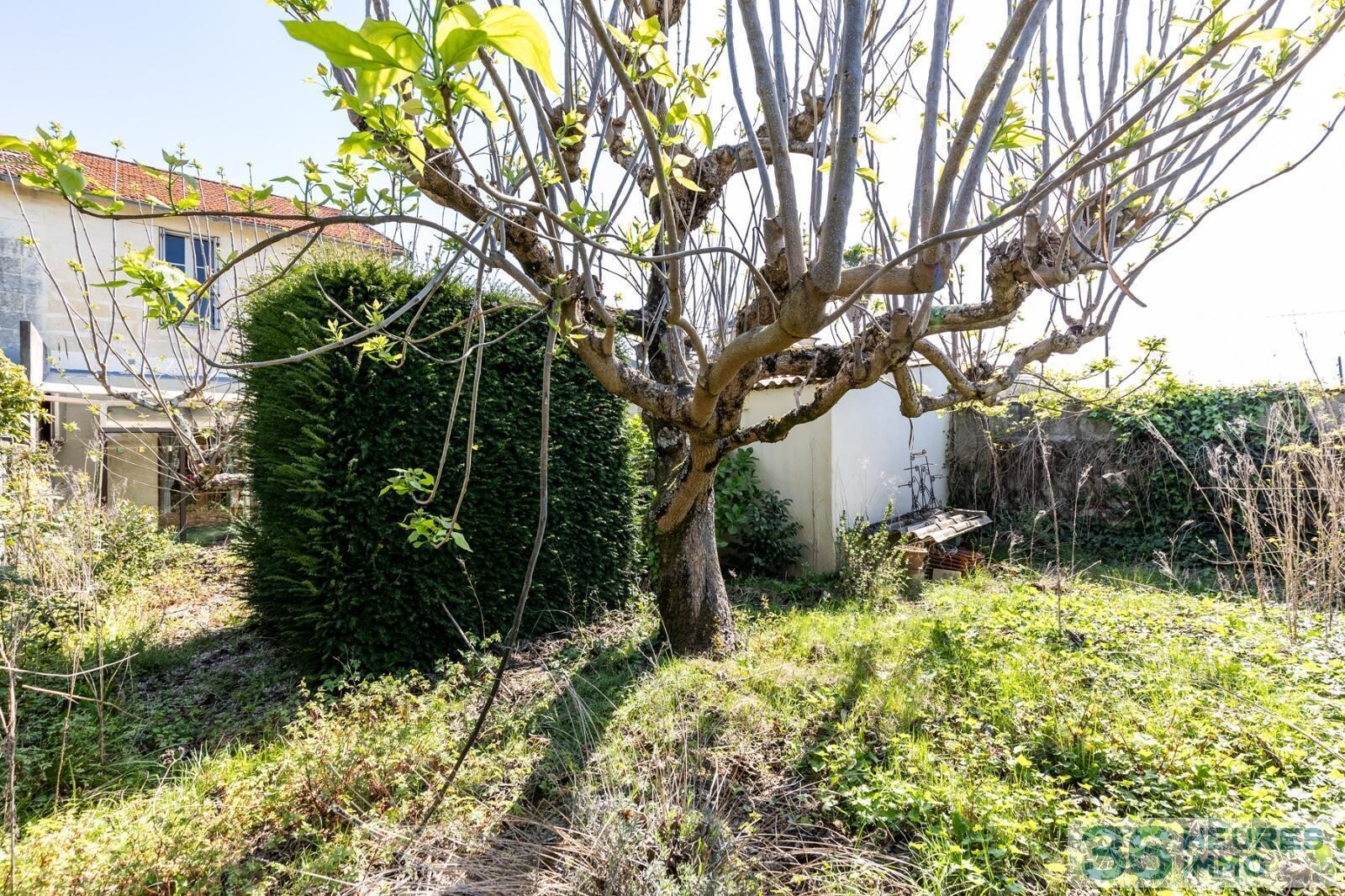 Maison pierre avec garage et jardin 