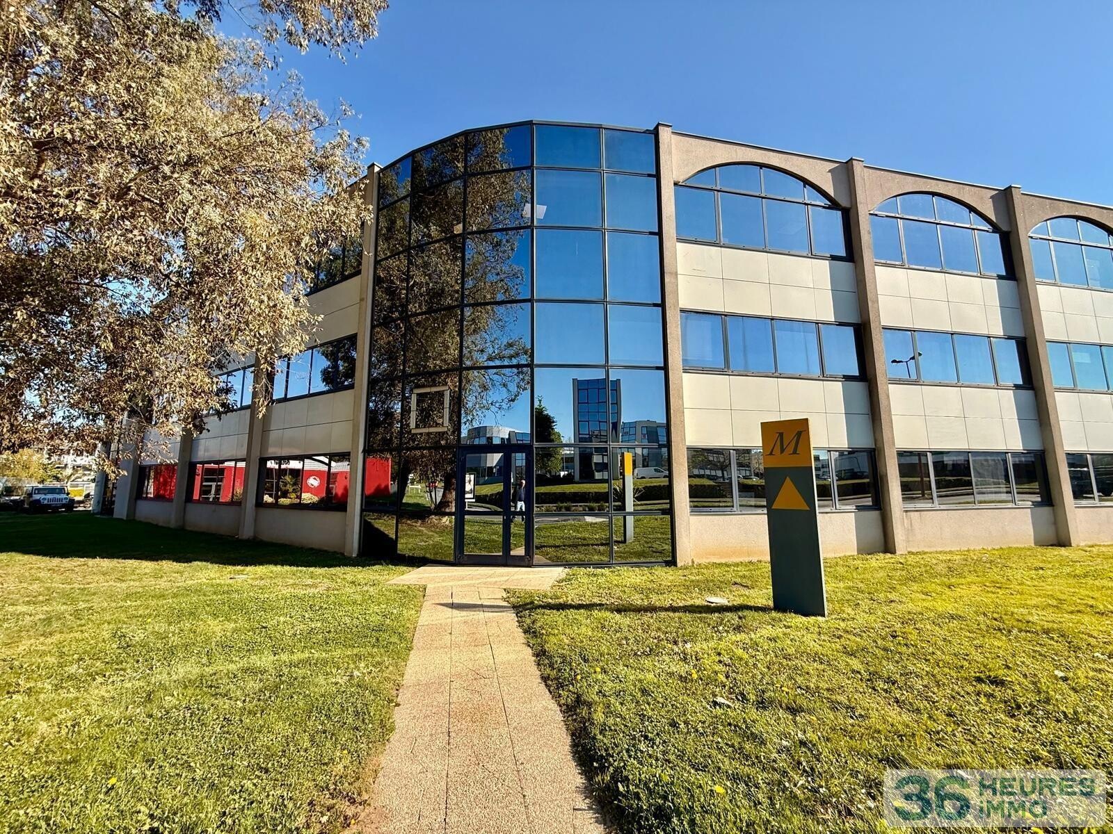 Bureaux / 360 m²