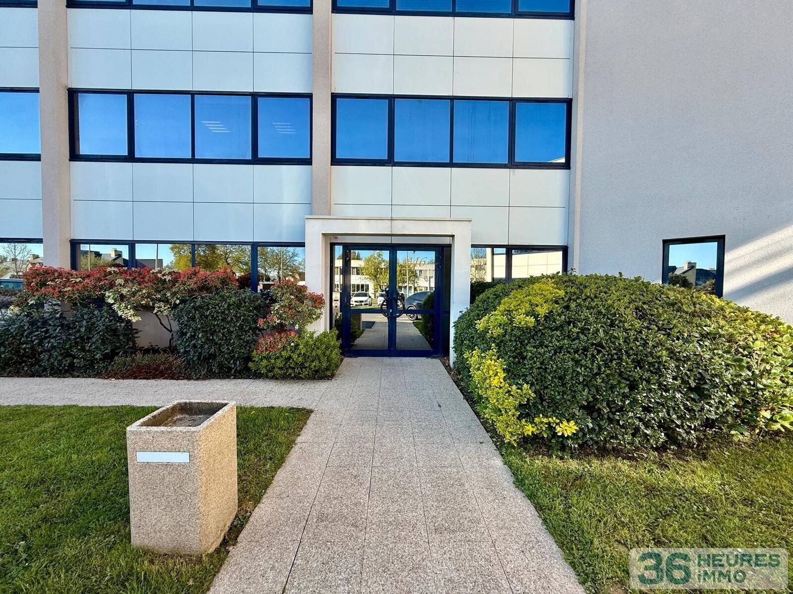 Bureaux / 360 m²