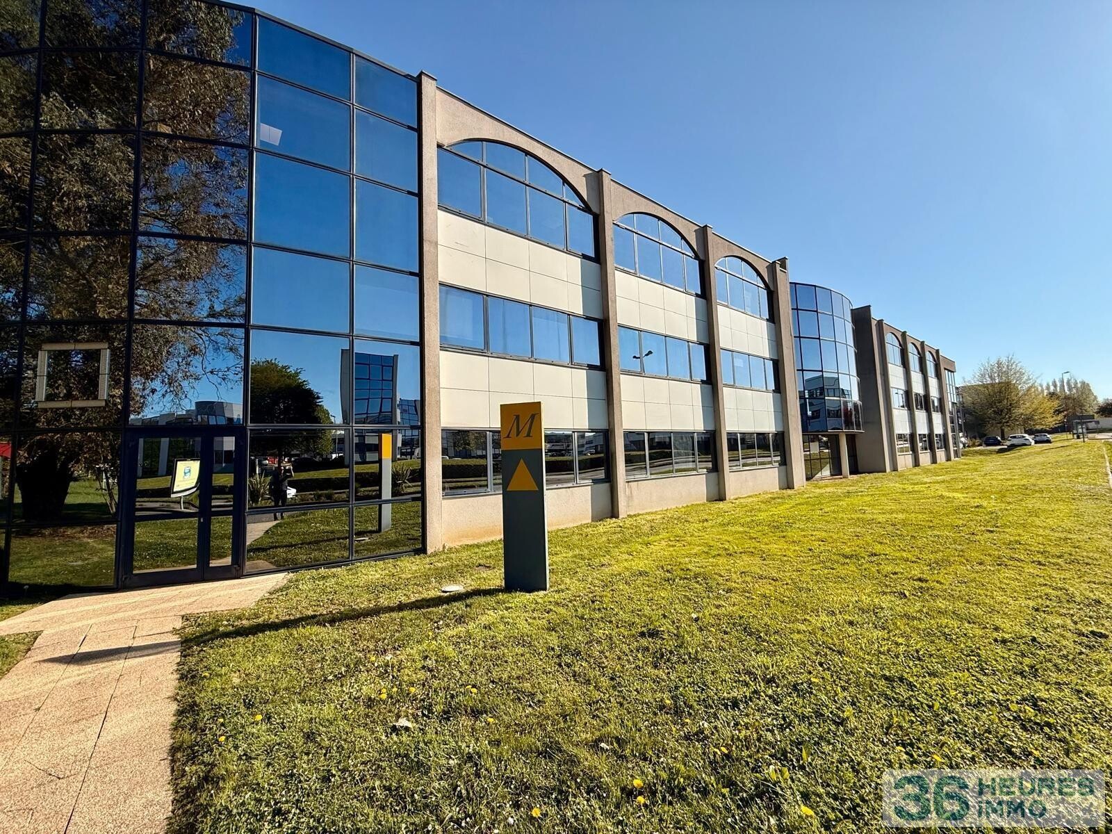 Bureaux / 360 m²