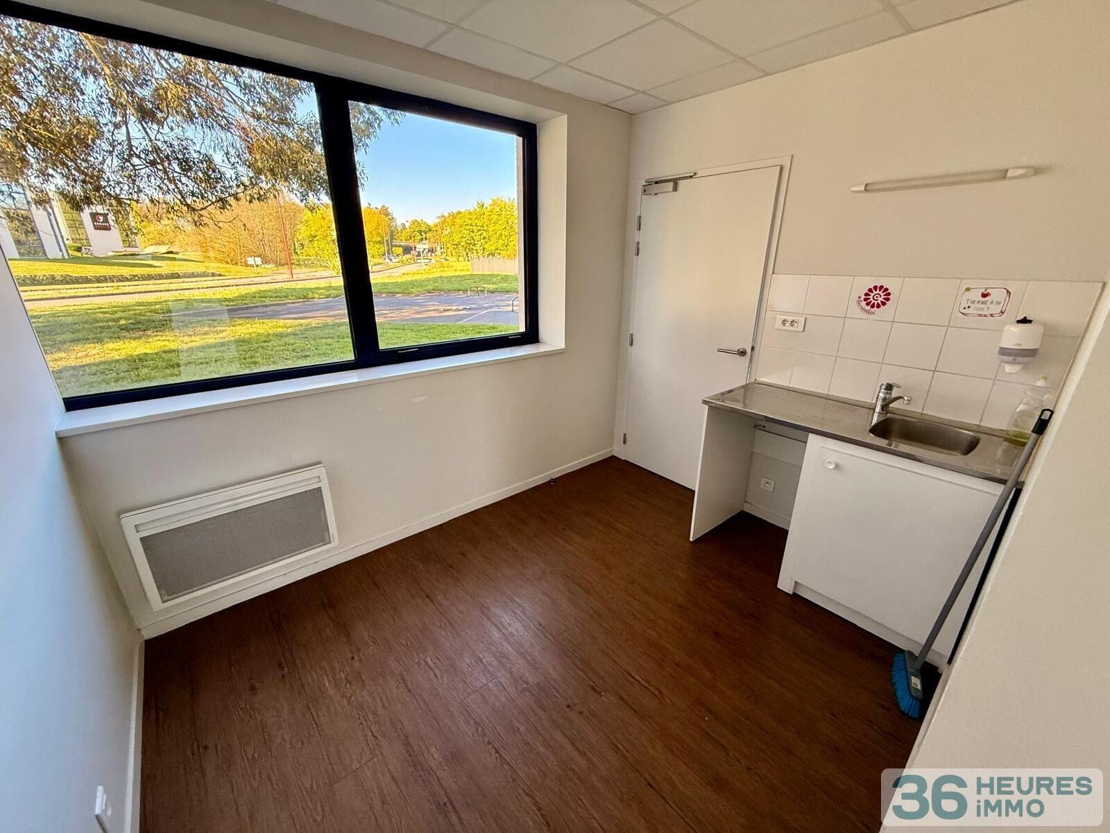 Bureaux / 360 m²