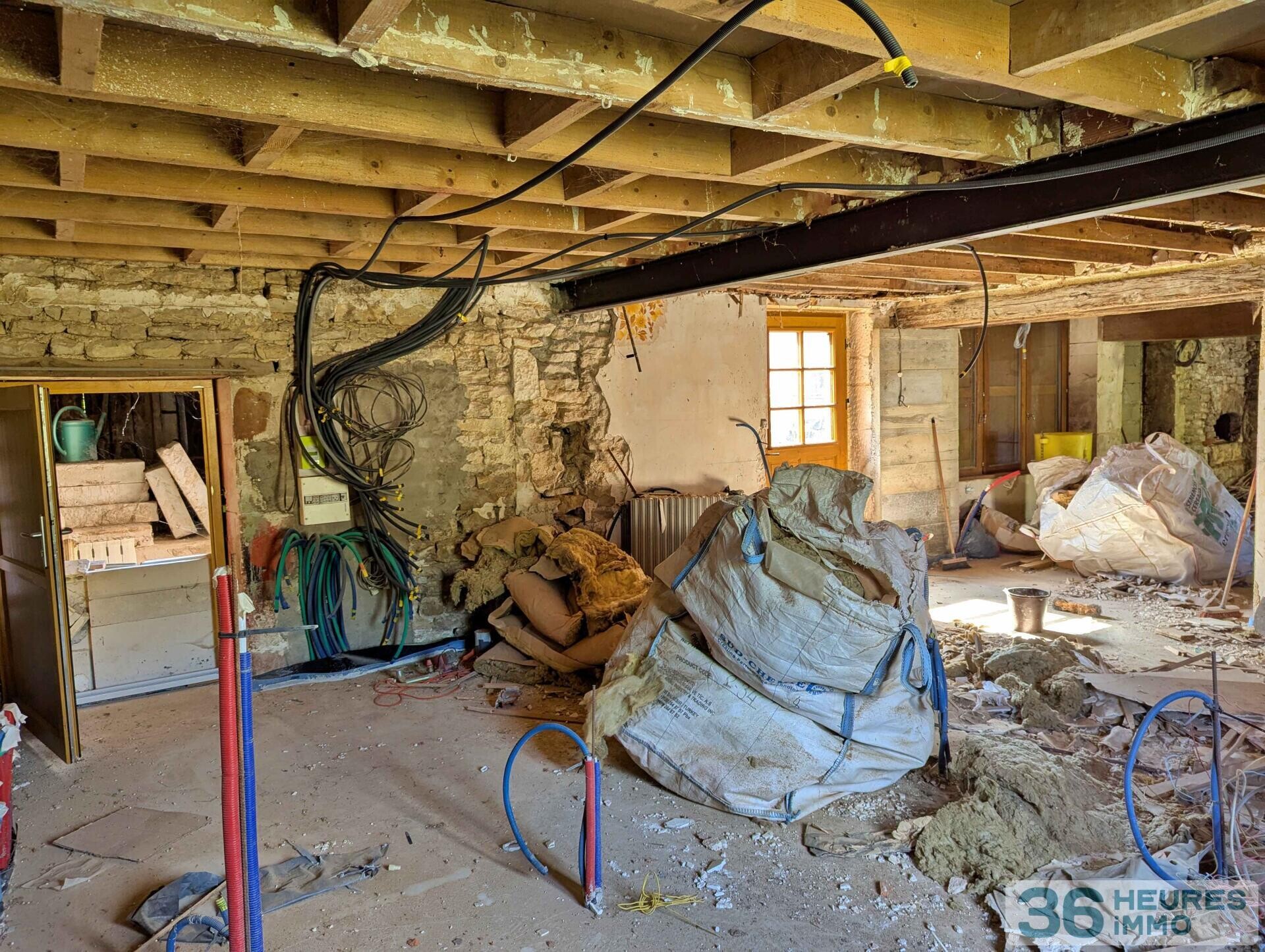 Idéal investisseur ou amateur de projet : Maison à réhabiliter avec dépendances et jardin