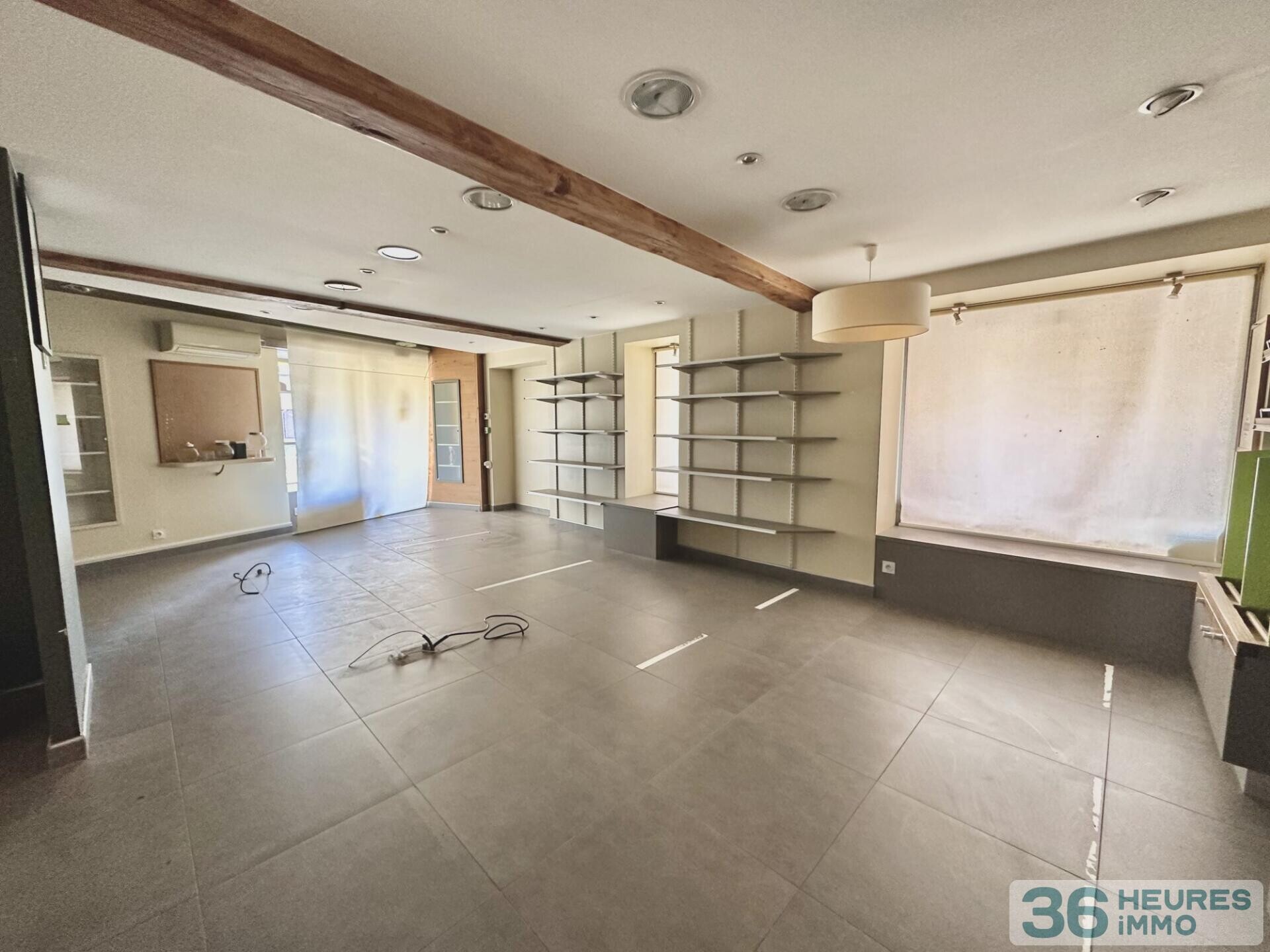 Immeuble avec appartement
