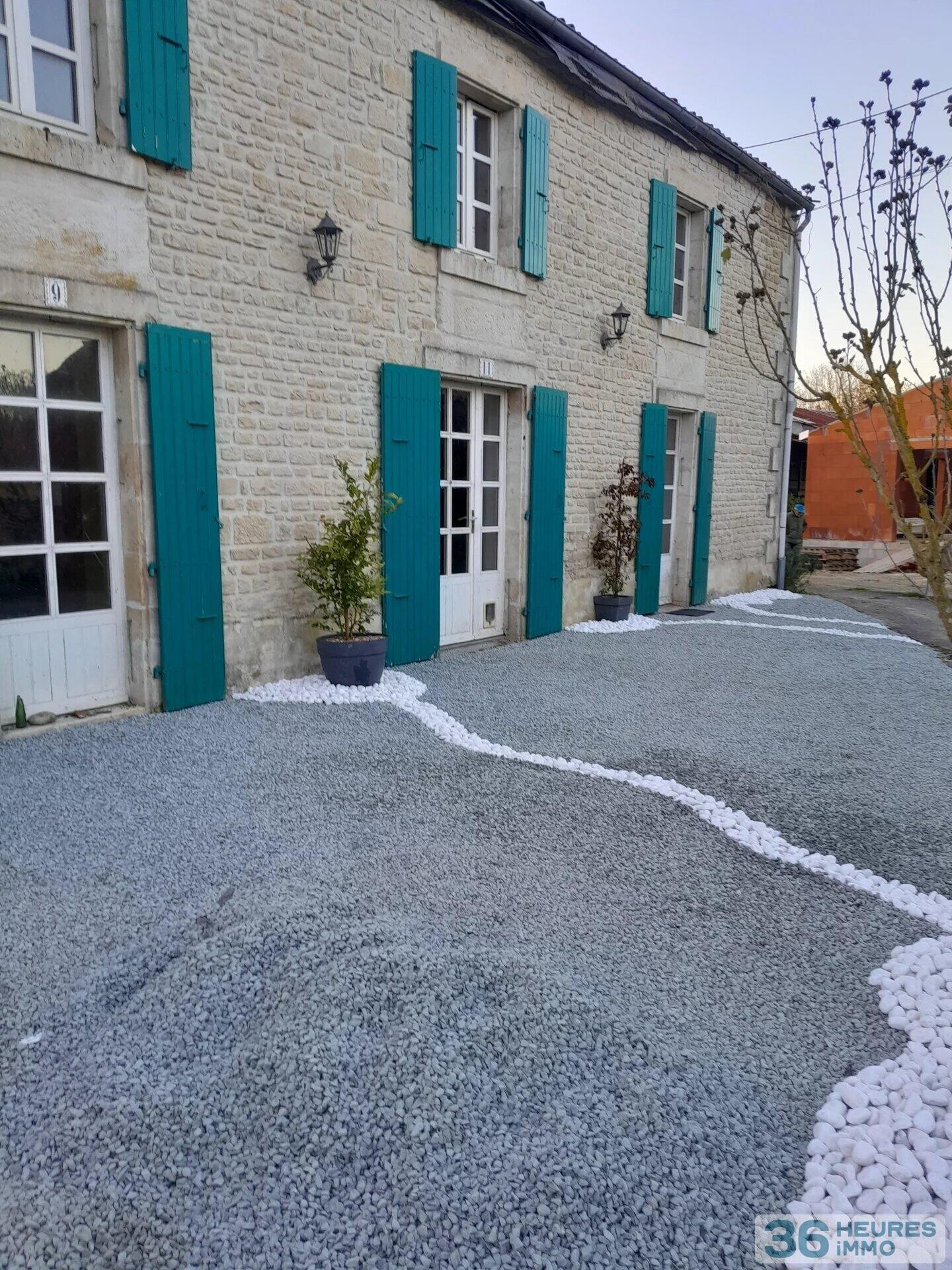 Maison de pierres à réhabiliter