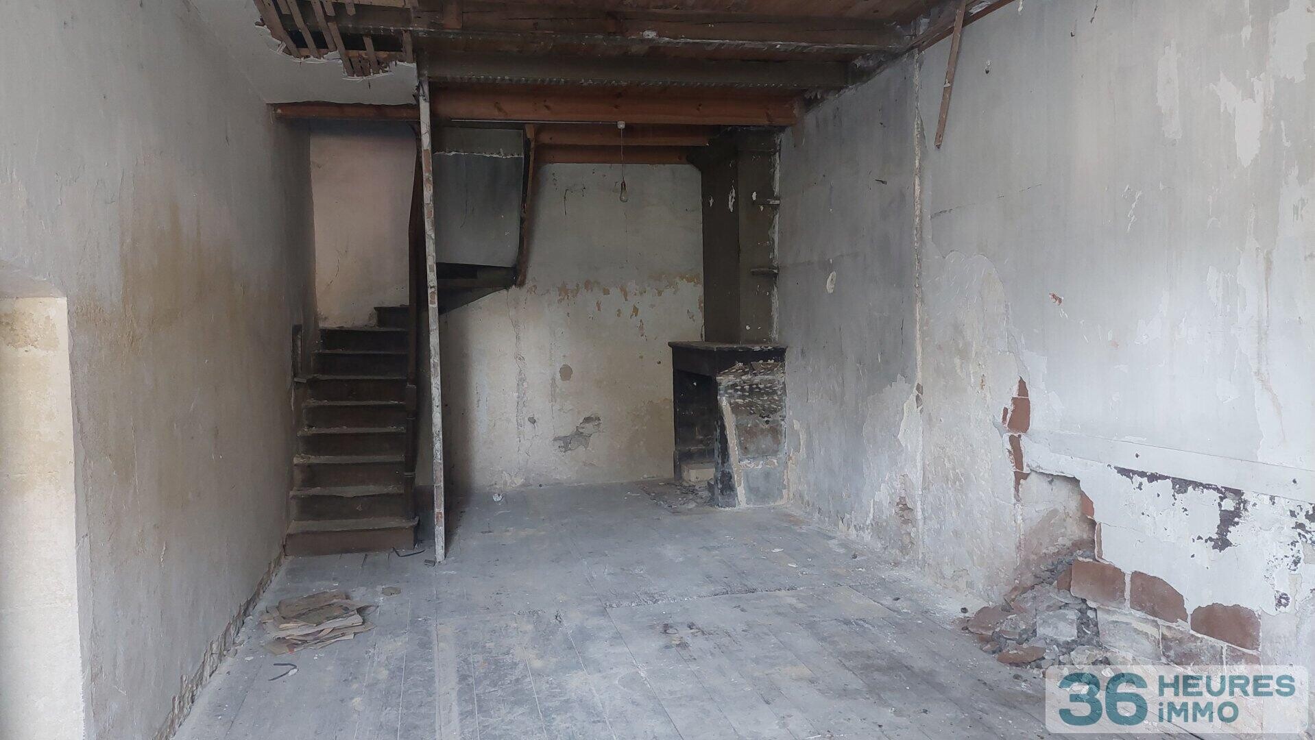 MAISON VILLAGEOISE A RESTAURER EN BORD DE CHARENTE