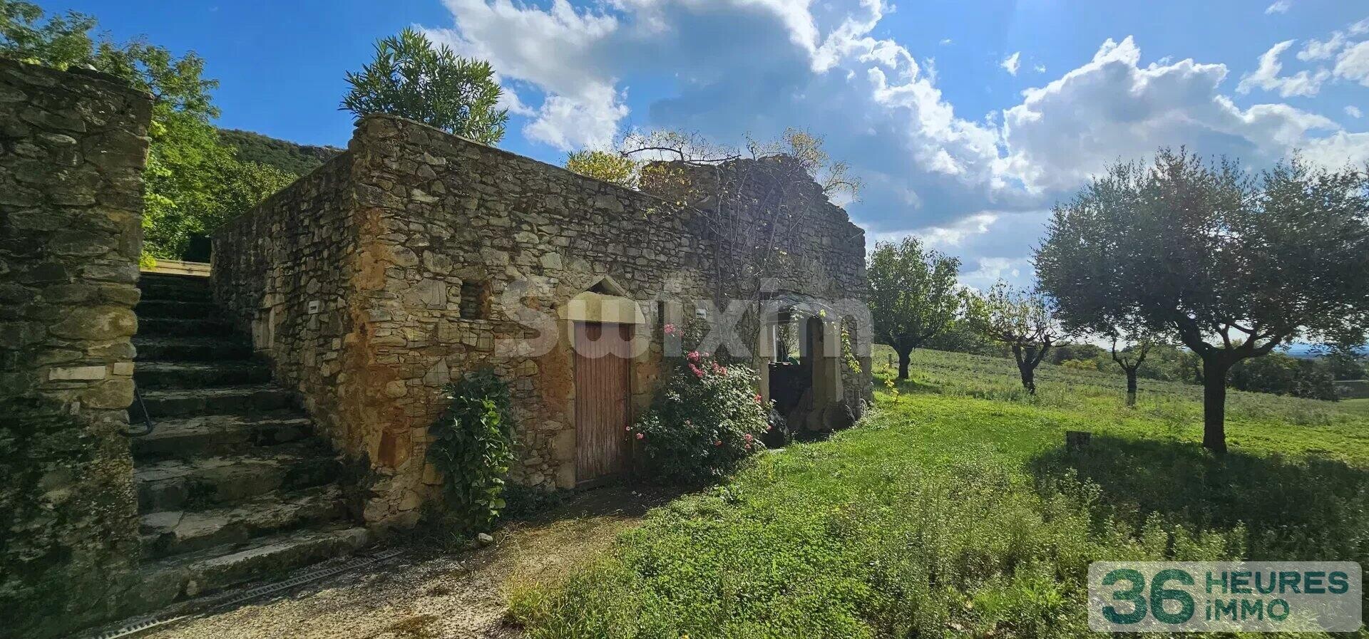 Joli mas en pierre avec une vue panoramique