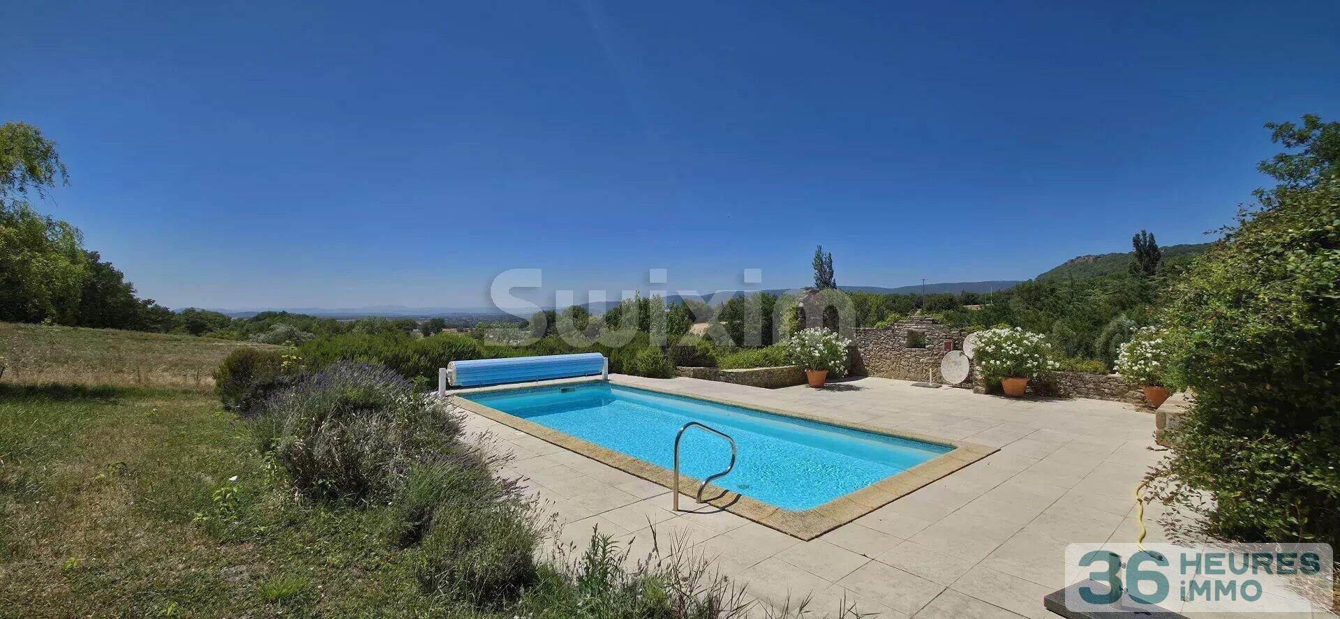 Joli mas en pierre avec une vue panoramique