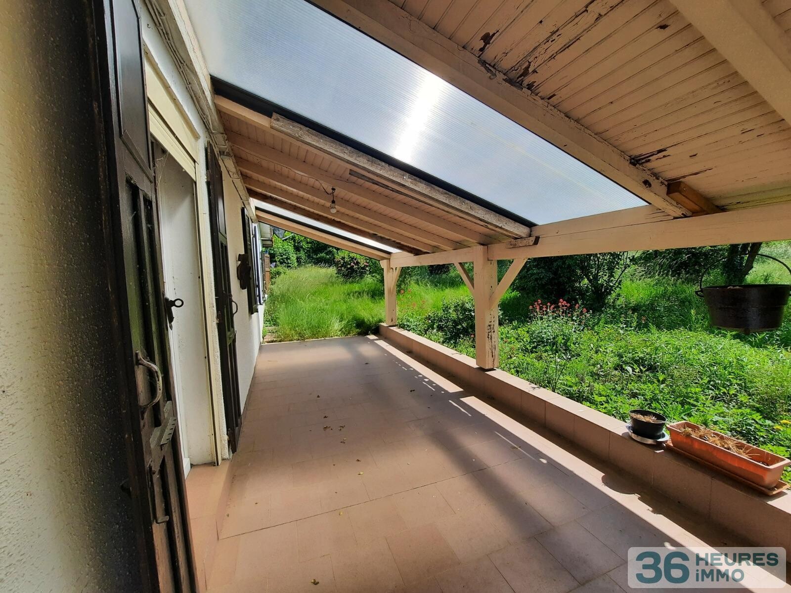 Maison cinq pièces à rénover sur 6a 21ca de terrain