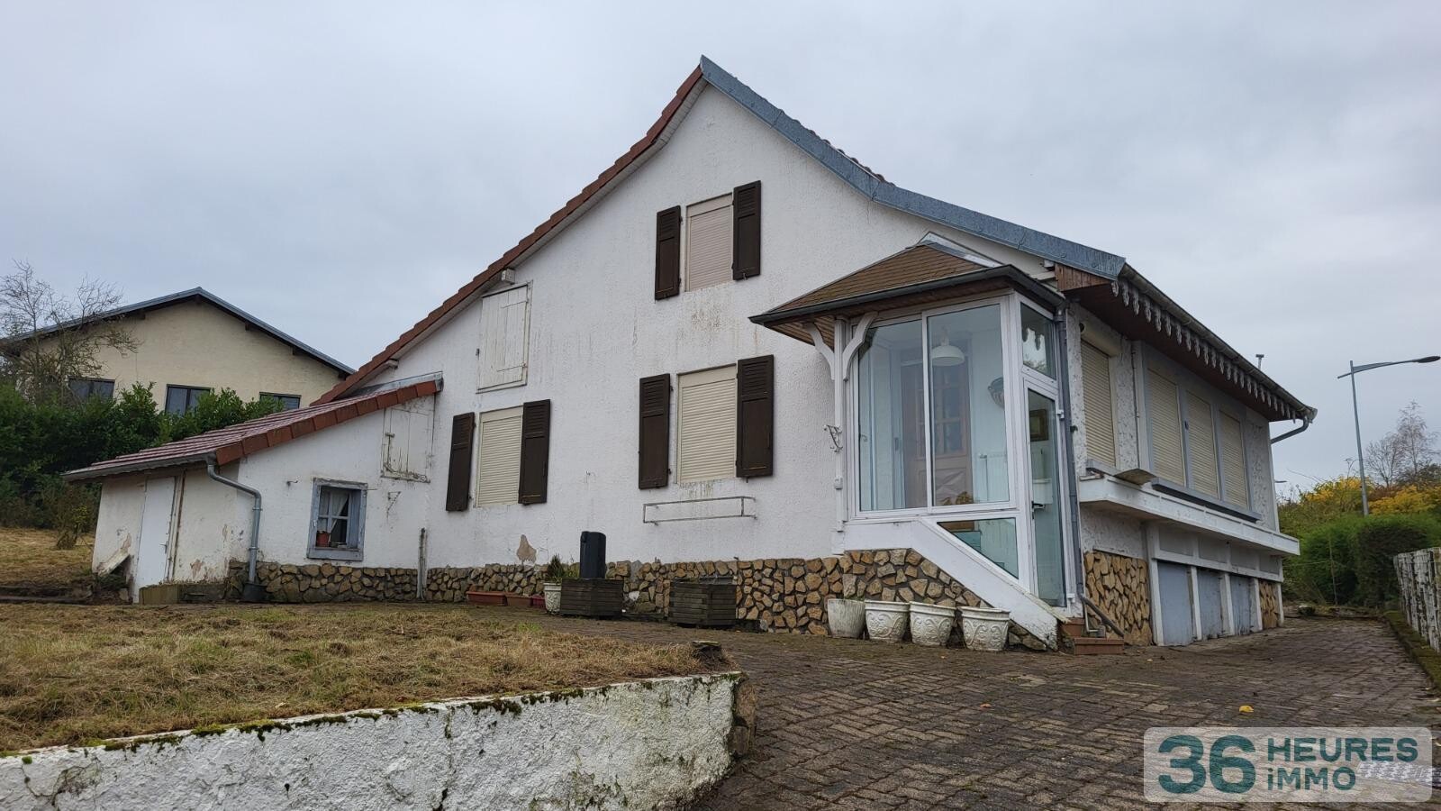 Maison cinq pièces à rénover sur 6a 21ca de terrain