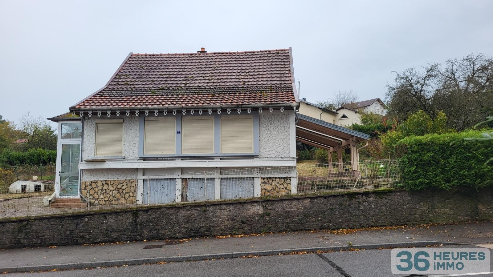 Maison cinq pièces à rénover sur 6a 21ca de terrain