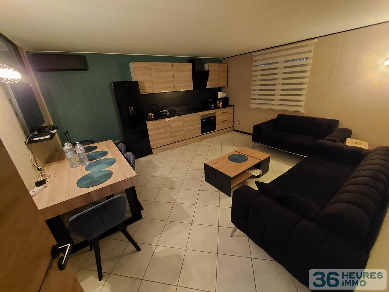 Local professionnel d'environ 410 m² (équipé en alimentaire-froid pour commerce de détail, produits spécialisés et service traiteur)