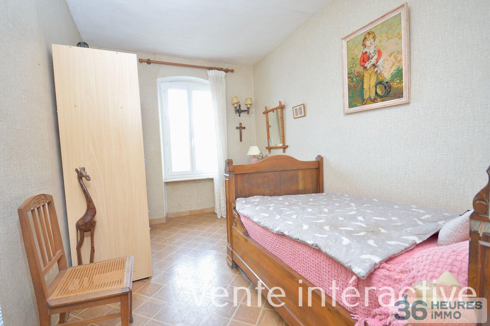 Maison de village avec garage et cour