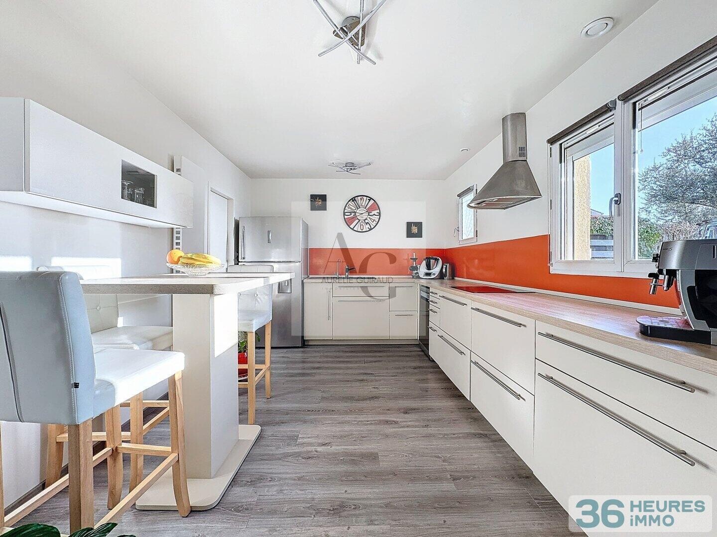 MAISON individuelle T4 de PLAIN-PIED avec JARDIN, GARAGE et DÉPENDANCE en excellent état.