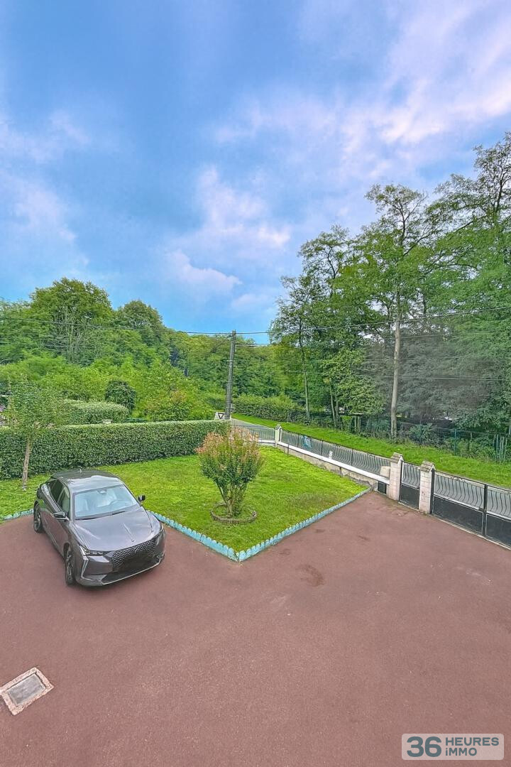 Maison avec jardin et sous-sol complet non enterré, à deux pas des commodités