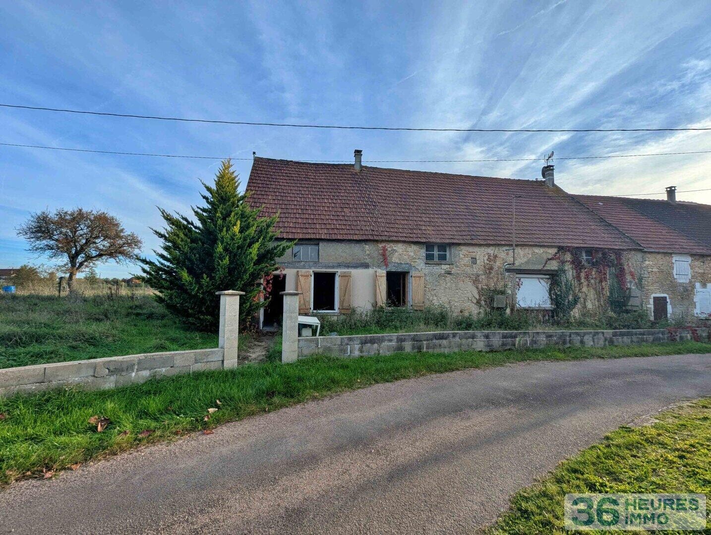 Maison 300m² à rénover dans un hameau de DRUYES LES BELLES FONTAINES
