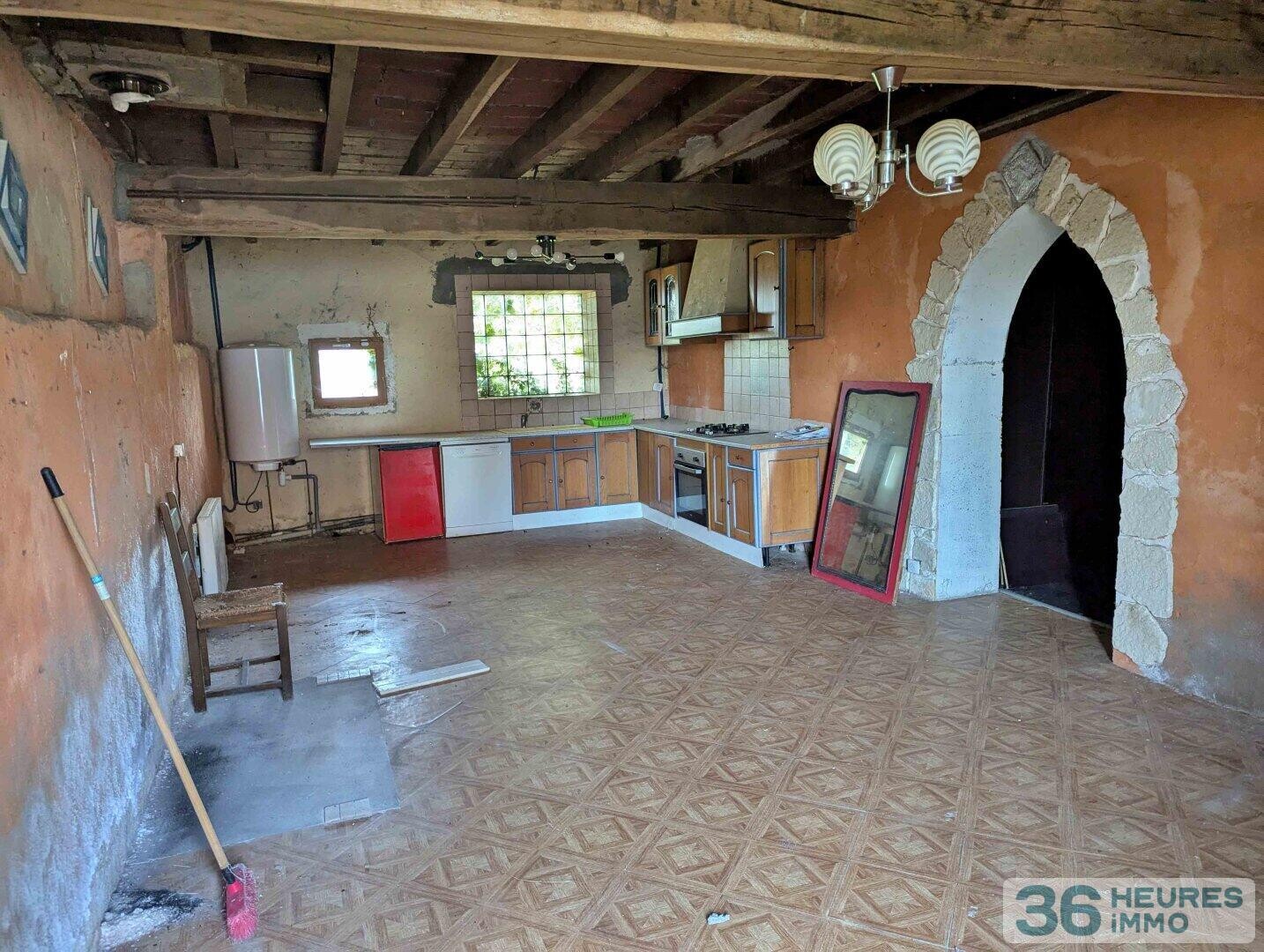 Maison 300m² à rénover dans un hameau de DRUYES LES BELLES FONTAINES