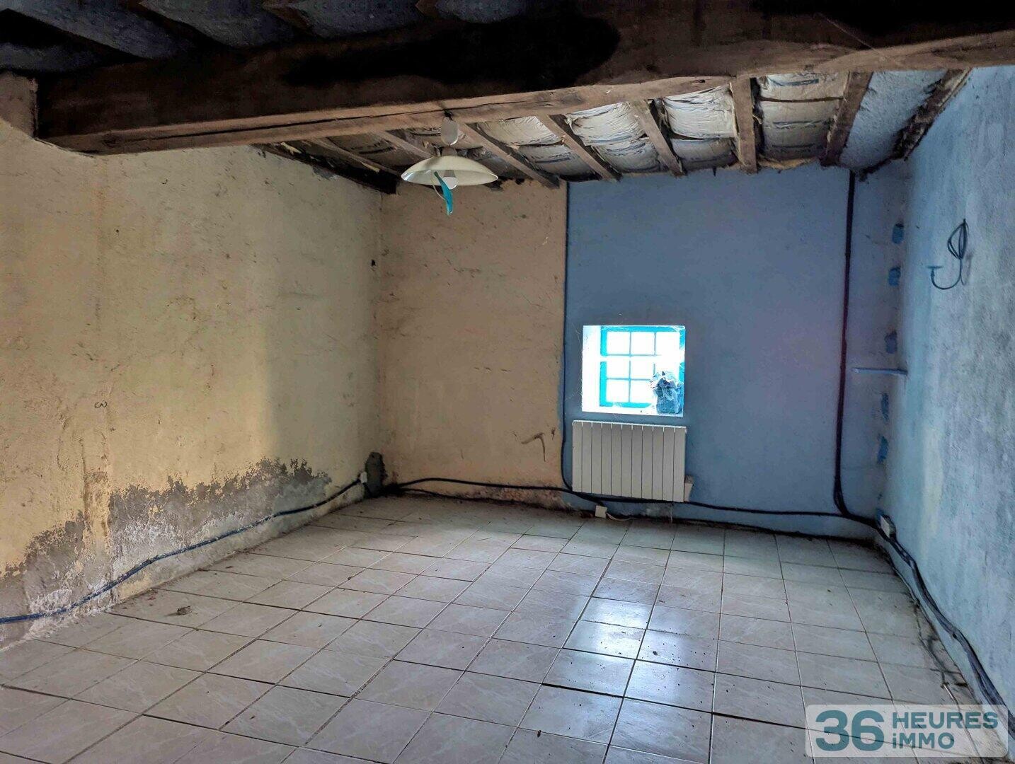 Maison 300m² à rénover dans un hameau de DRUYES LES BELLES FONTAINES