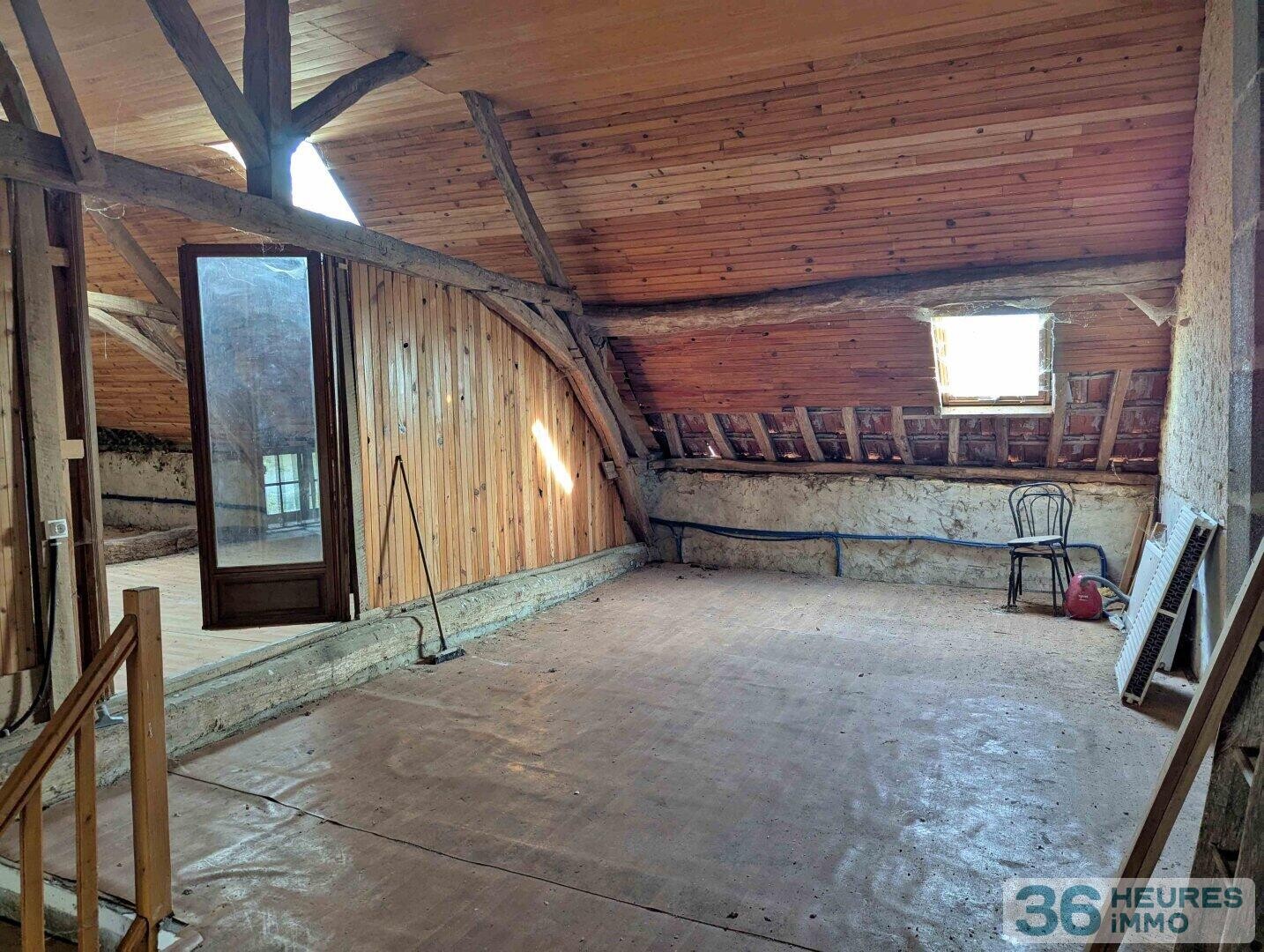 Maison 300m² à rénover dans un hameau de DRUYES LES BELLES FONTAINES