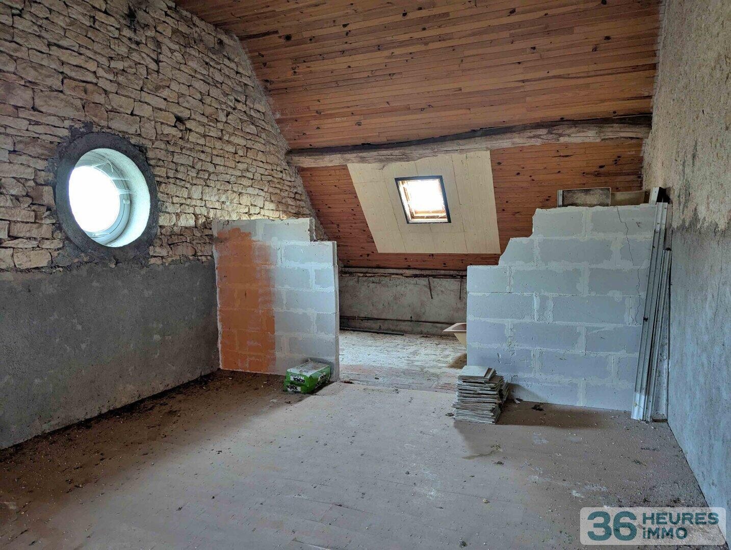 Maison 300m² à rénover dans un hameau de DRUYES LES BELLES FONTAINES