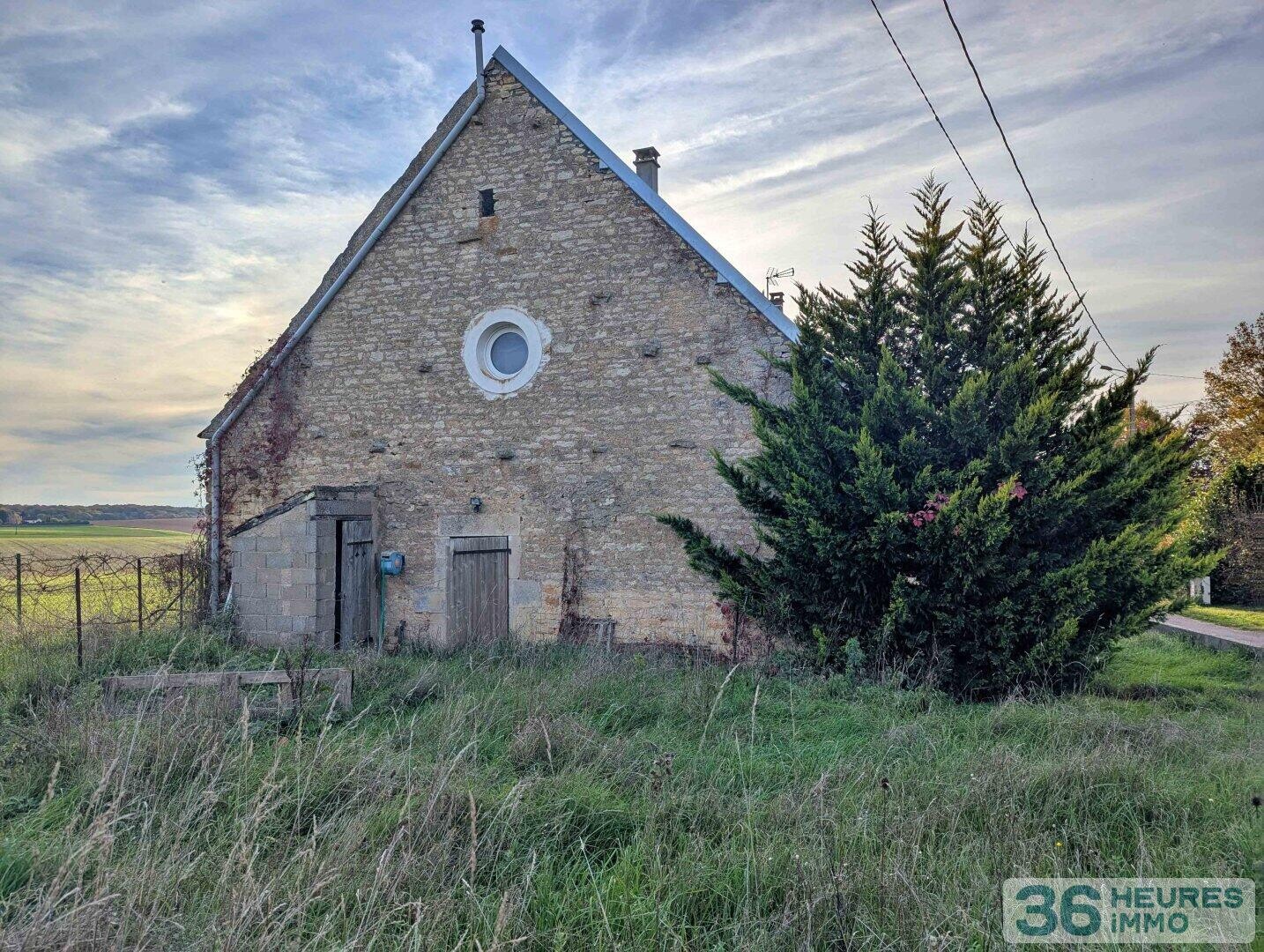 Maison 300m² à rénover dans un hameau de DRUYES LES BELLES FONTAINES