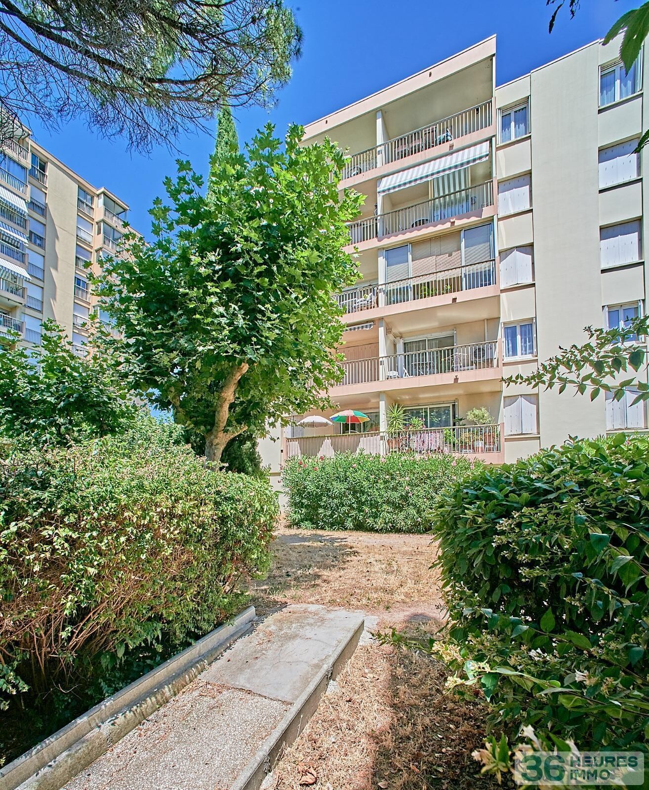 PROCHE DU CENTRE