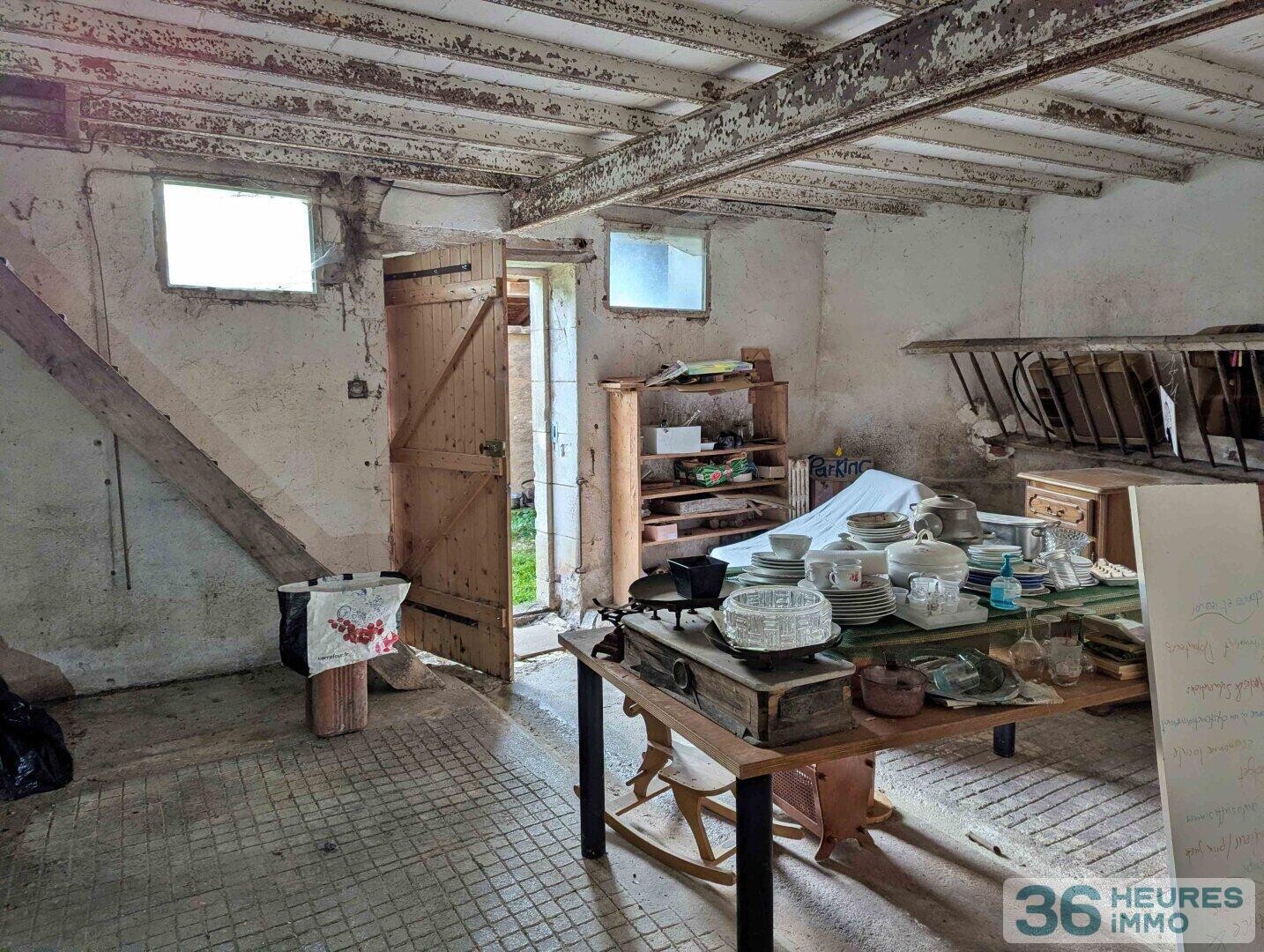 Ferme à réhabiliter de +250m² au sol avec dépendances et jardin à MAILLY LE CHATEAU